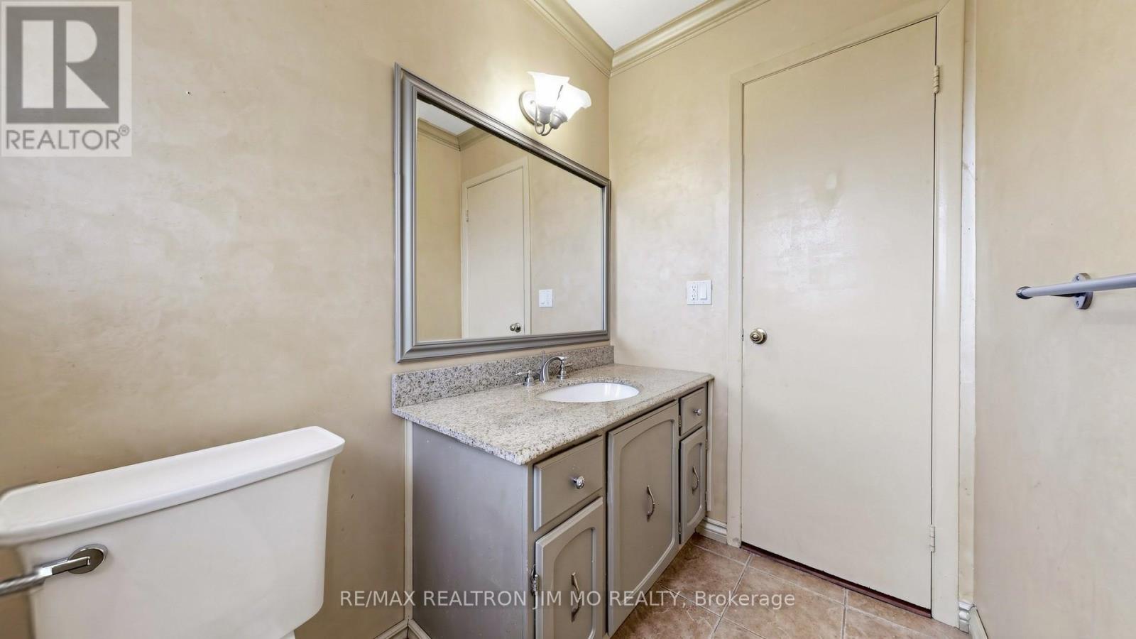 Main & Upper Floor - 29 Liebeck Crescent, Markham, Ontario  L3R 1Y4 - Photo 23 - N12933790