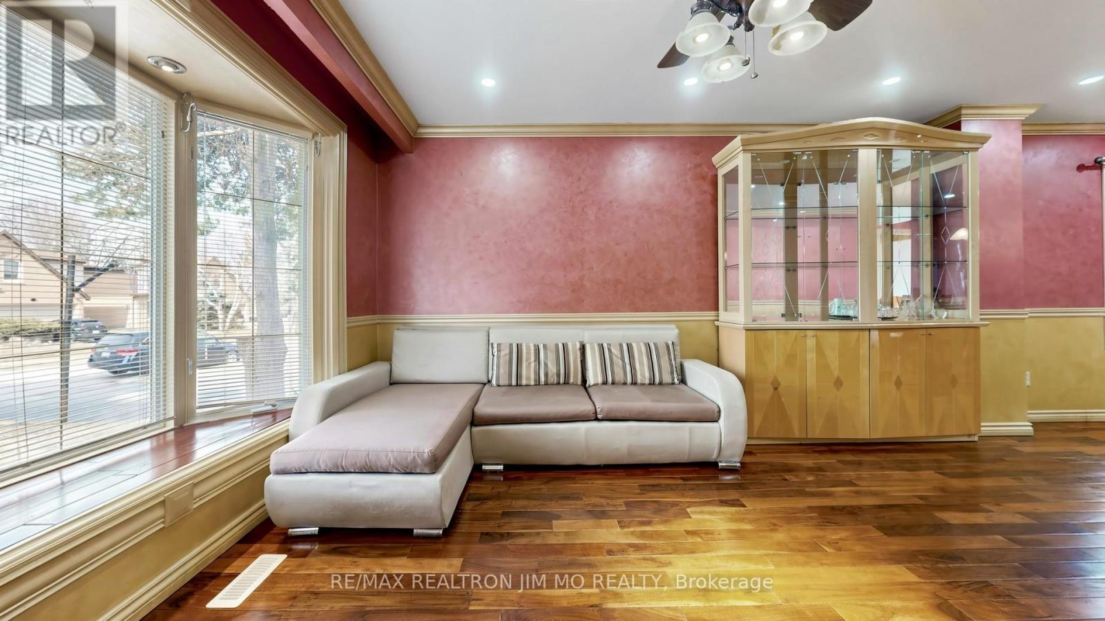 Main & Upper Floor - 29 Liebeck Crescent, Markham, Ontario  L3R 1Y4 - Photo 6 - N12933790