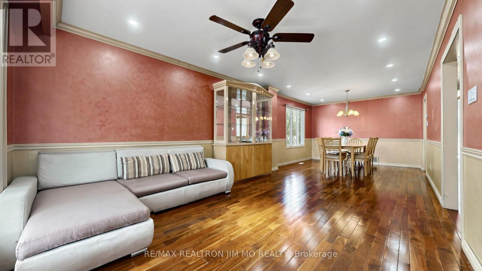 Main & Upper Floor - 29 Liebeck Crescent, Markham, Ontario  L3R 1Y4 - Photo 7 - N12933790