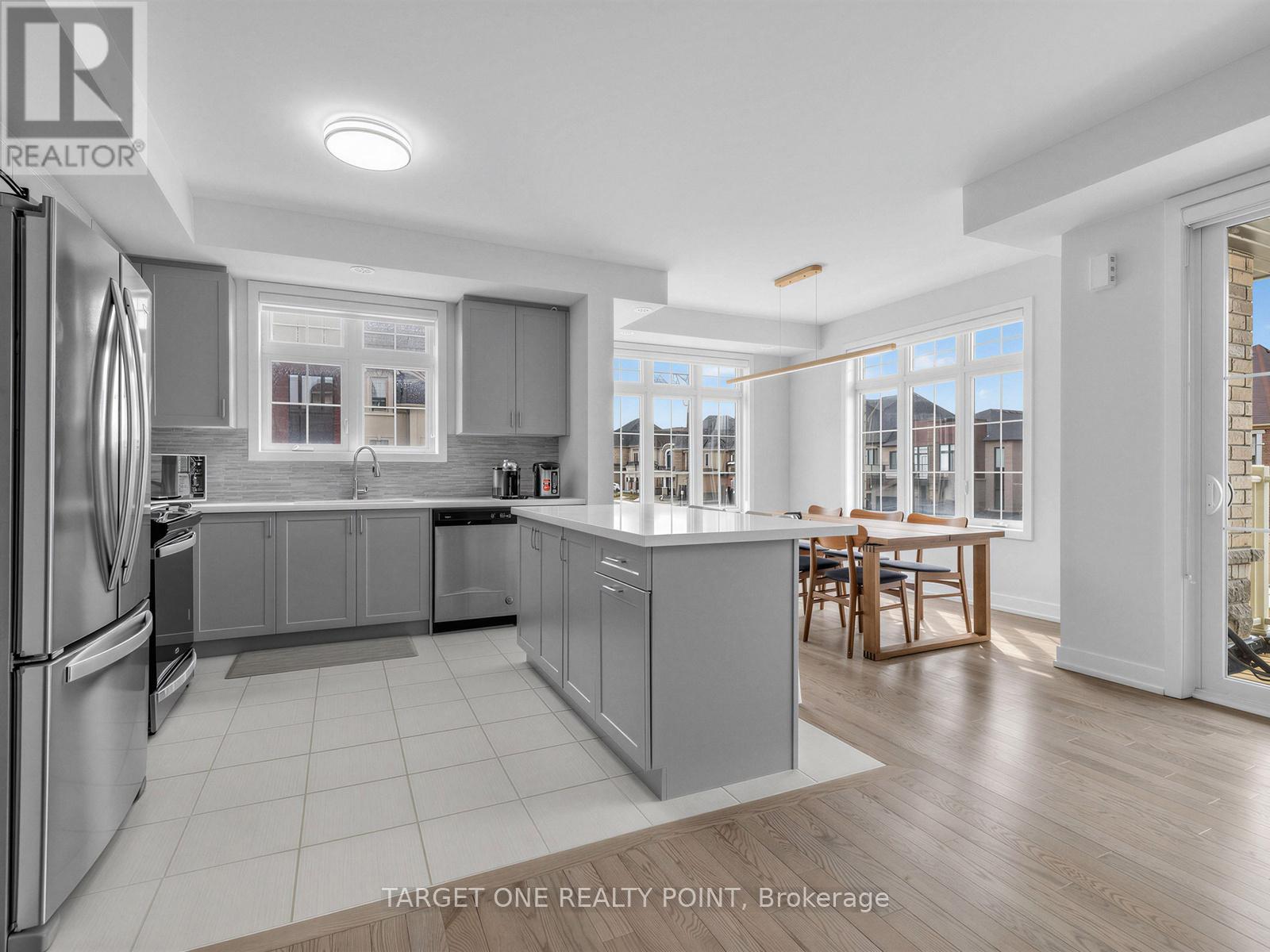 2 William Shearn Crescent, Markham, Ontario  L6C 3J3 - Photo 11 - N12933796