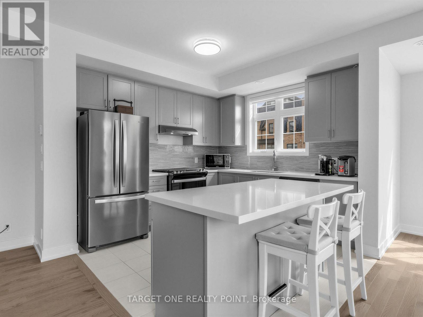 2 William Shearn Crescent, Markham, Ontario  L6C 3J3 - Photo 12 - N12933796