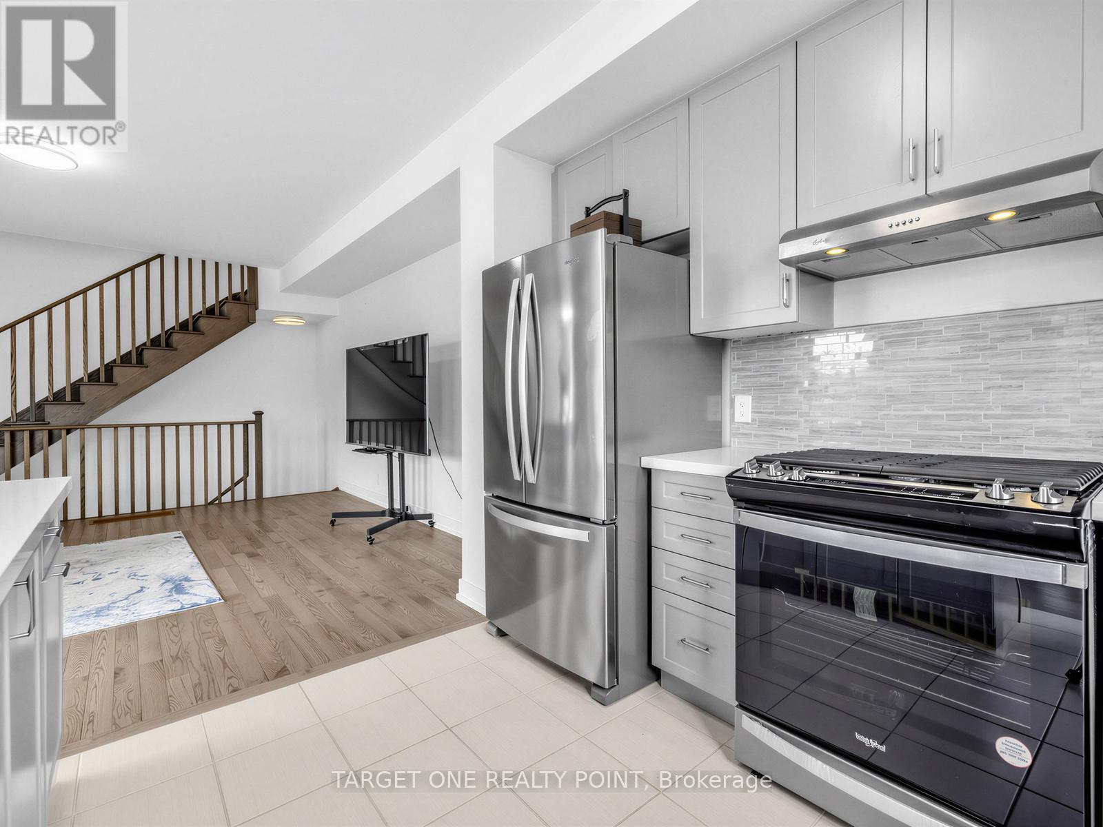 2 William Shearn Crescent, Markham, Ontario  L6C 3J3 - Photo 16 - N12933796