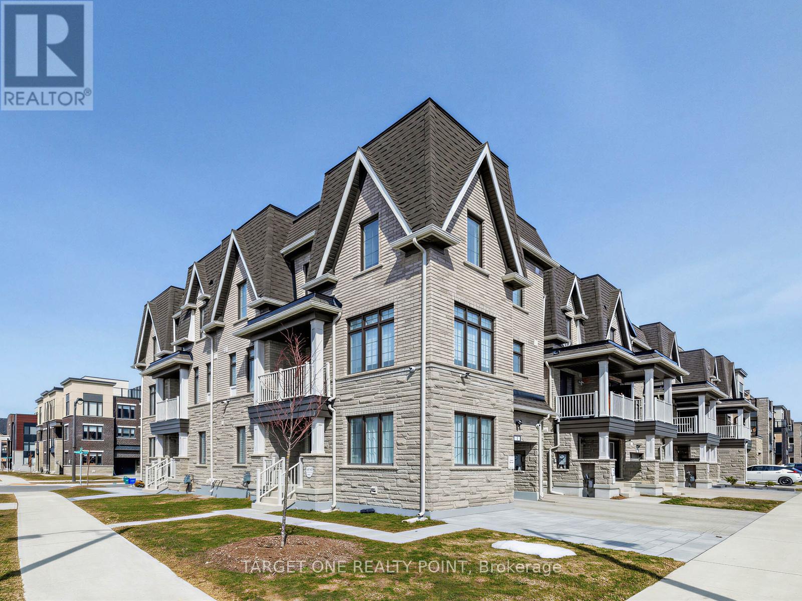 2 William Shearn Crescent, Markham, Ontario  L6C 3J3 - Photo 2 - N12933796