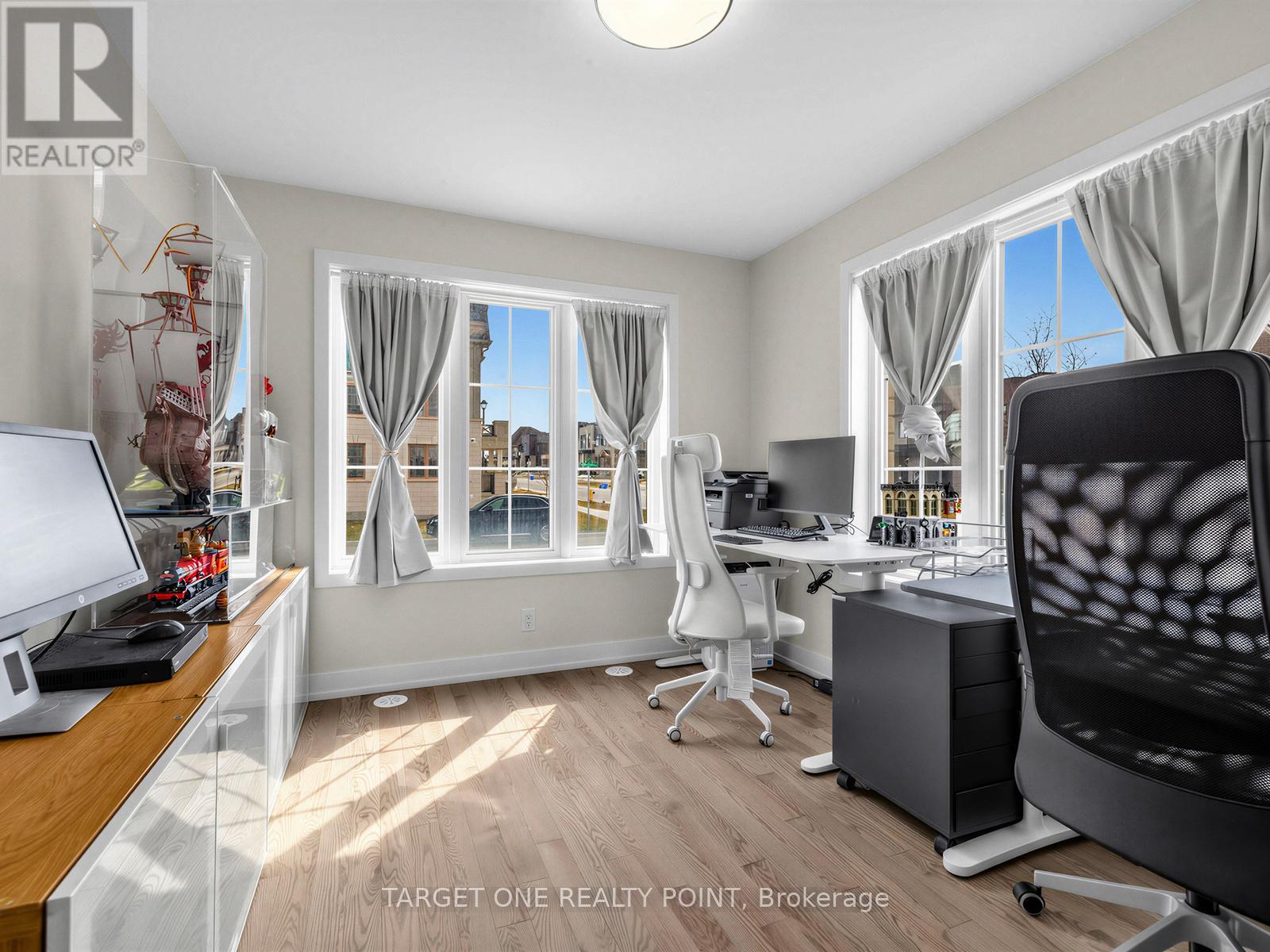 2 William Shearn Crescent, Markham, Ontario  L6C 3J3 - Photo 6 - N12933796