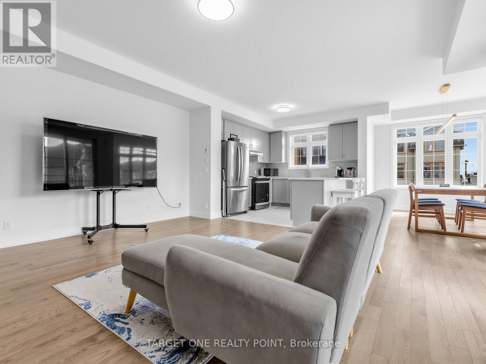 2 William Shearn Crescent, Markham, Ontario  L6C 3J3 - Photo 8 - N12933796