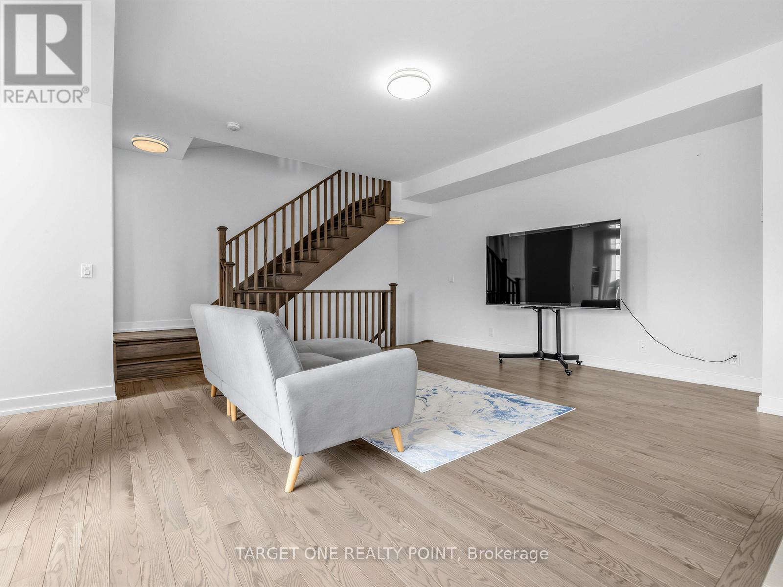 2 William Shearn Crescent, Markham, Ontario  L6C 3J3 - Photo 9 - N12933796