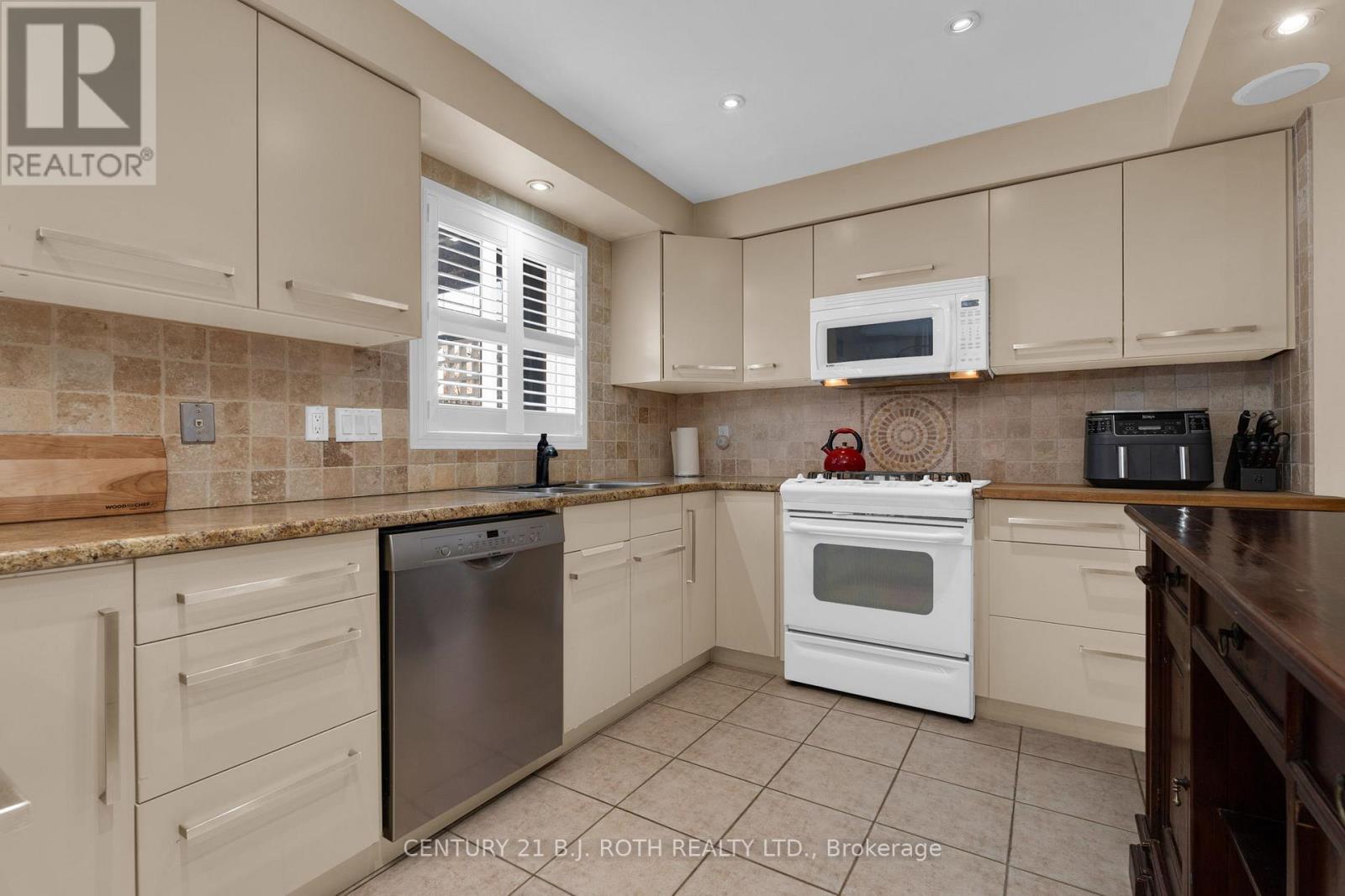 136 Loon Avenue, Barrie (Painswick South), Ontario  L4N 8X2 - Photo 13 - S12933828