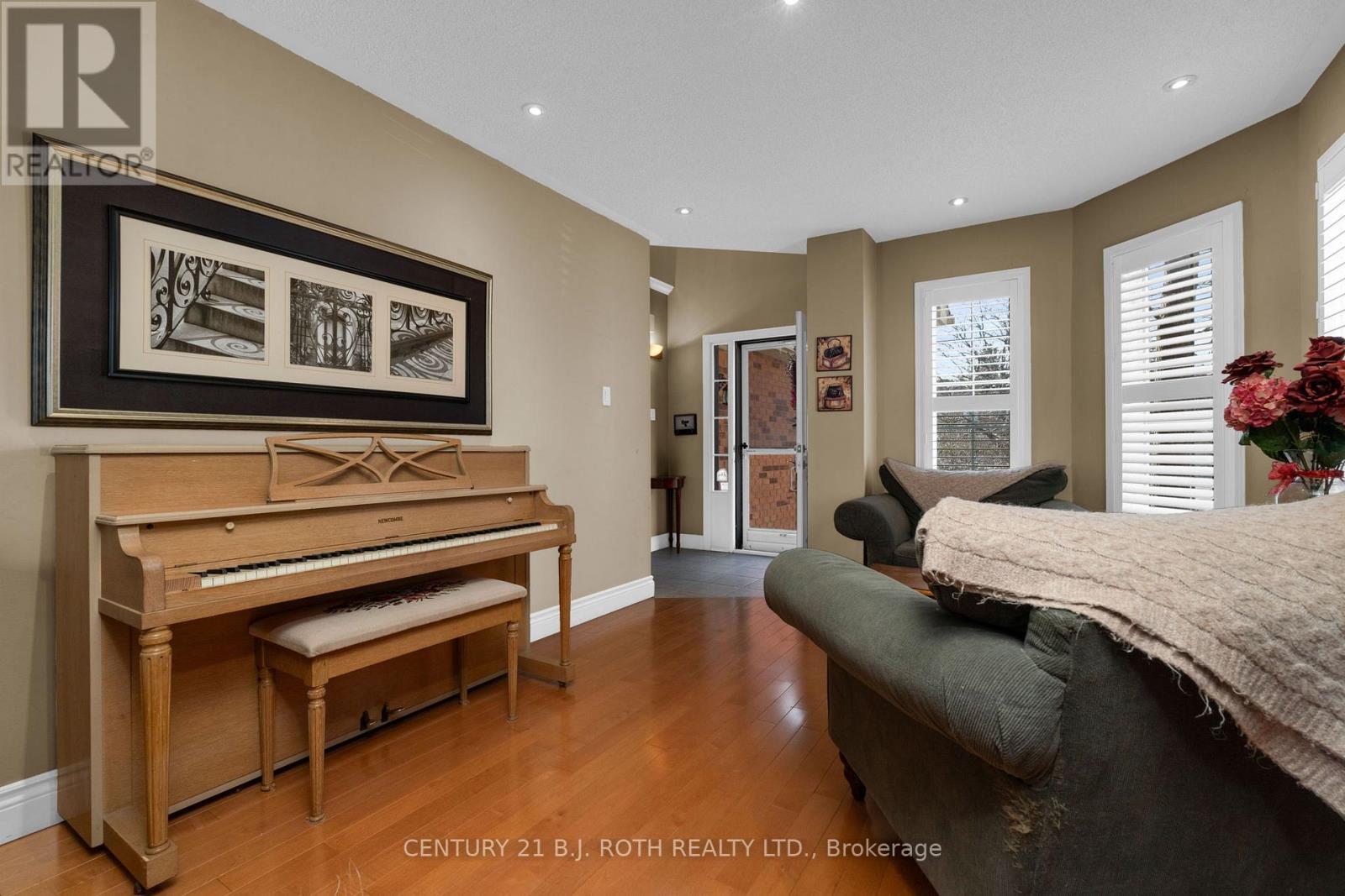 136 Loon Avenue, Barrie (Painswick South), Ontario  L4N 8X2 - Photo 9 - S12933828