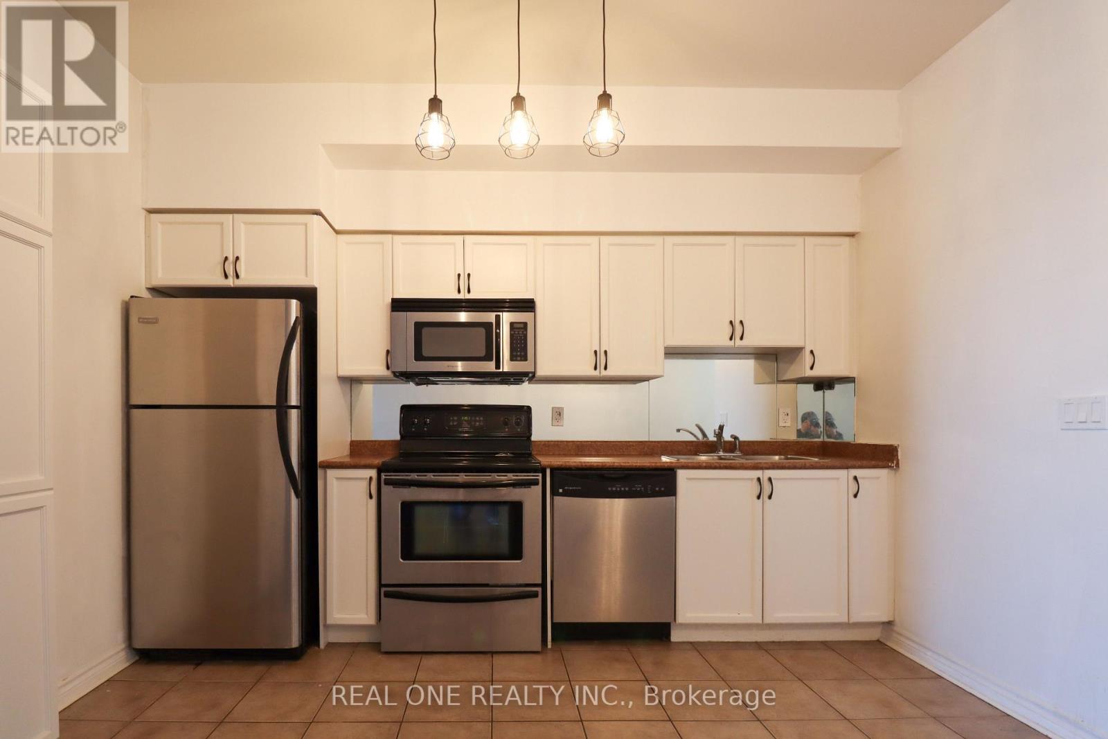 412 - 388 Prince Of Wales Drive, Mississauga (City Centre), Ontario  L5B 0A1 - Photo 10 - W12933770