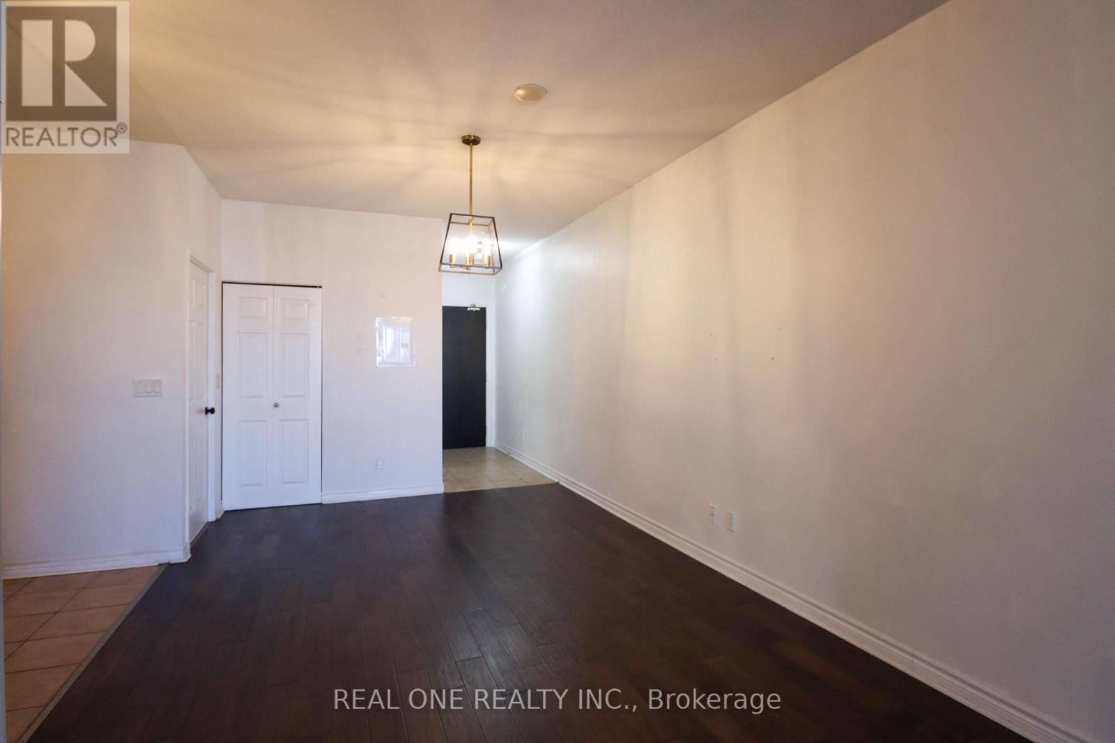 412 - 388 Prince Of Wales Drive, Mississauga (City Centre), Ontario  L5B 0A1 - Photo 11 - W12933770