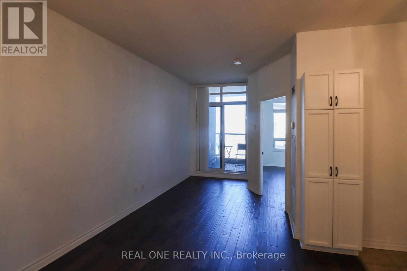 412 - 388 Prince Of Wales Drive, Mississauga (City Centre), Ontario  L5B 0A1 - Photo 13 - W12933770