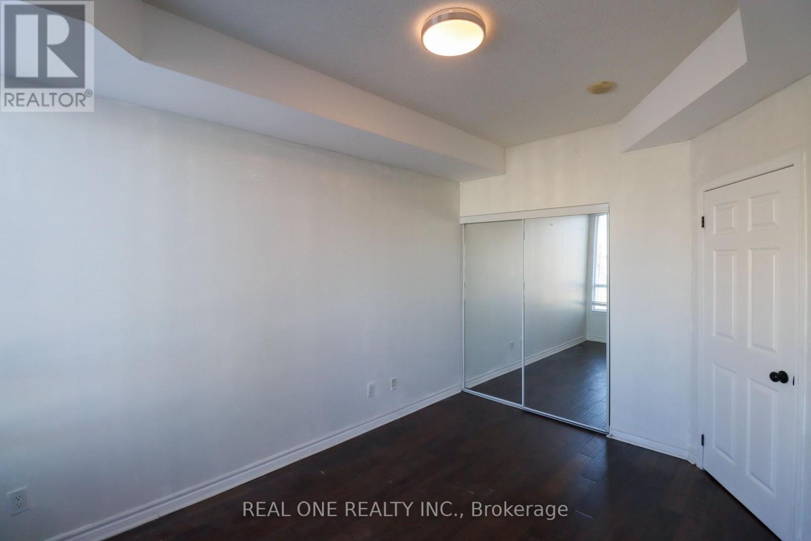 412 - 388 Prince Of Wales Drive, Mississauga (City Centre), Ontario  L5B 0A1 - Photo 15 - W12933770