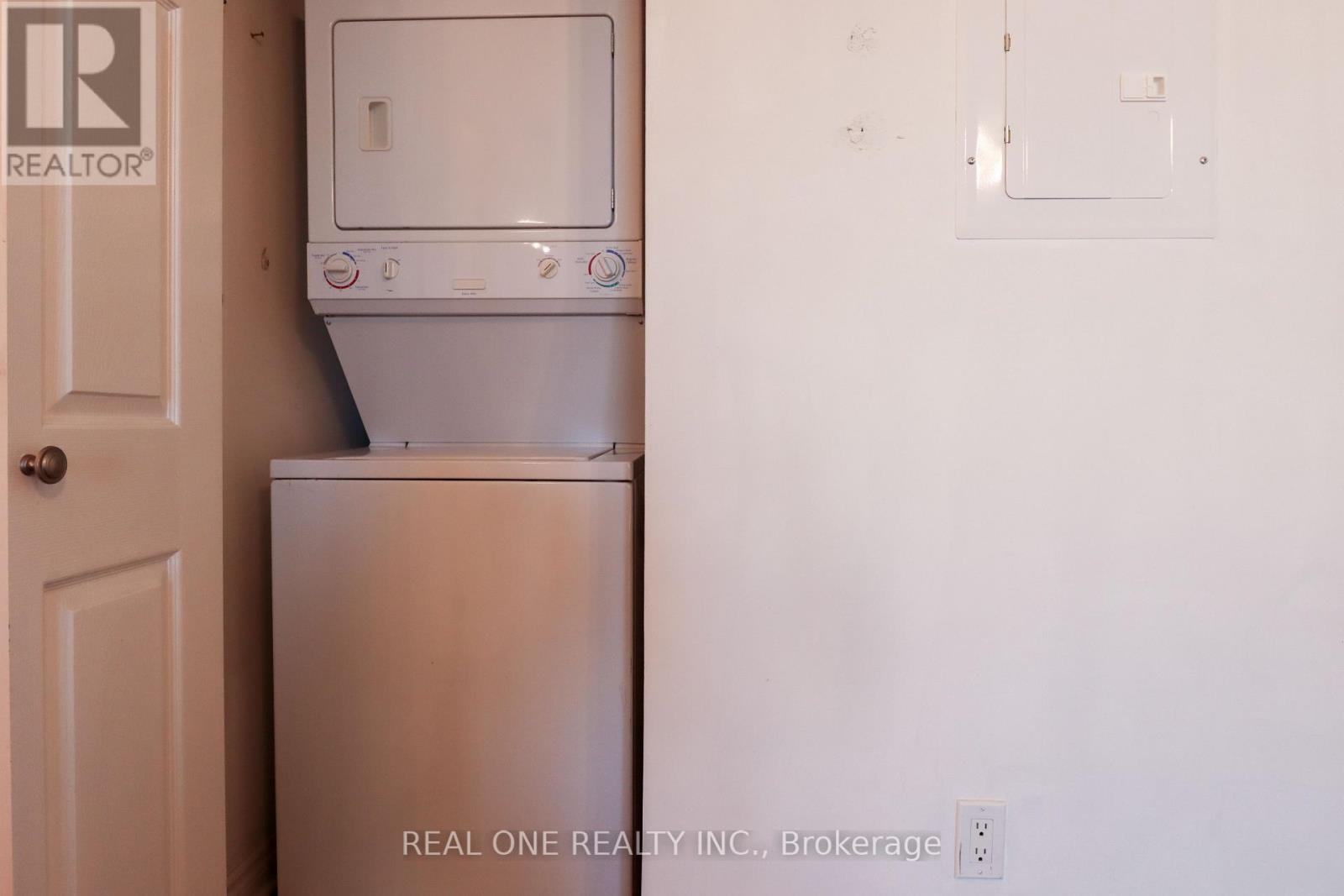 412 - 388 Prince Of Wales Drive, Mississauga (City Centre), Ontario  L5B 0A1 - Photo 17 - W12933770