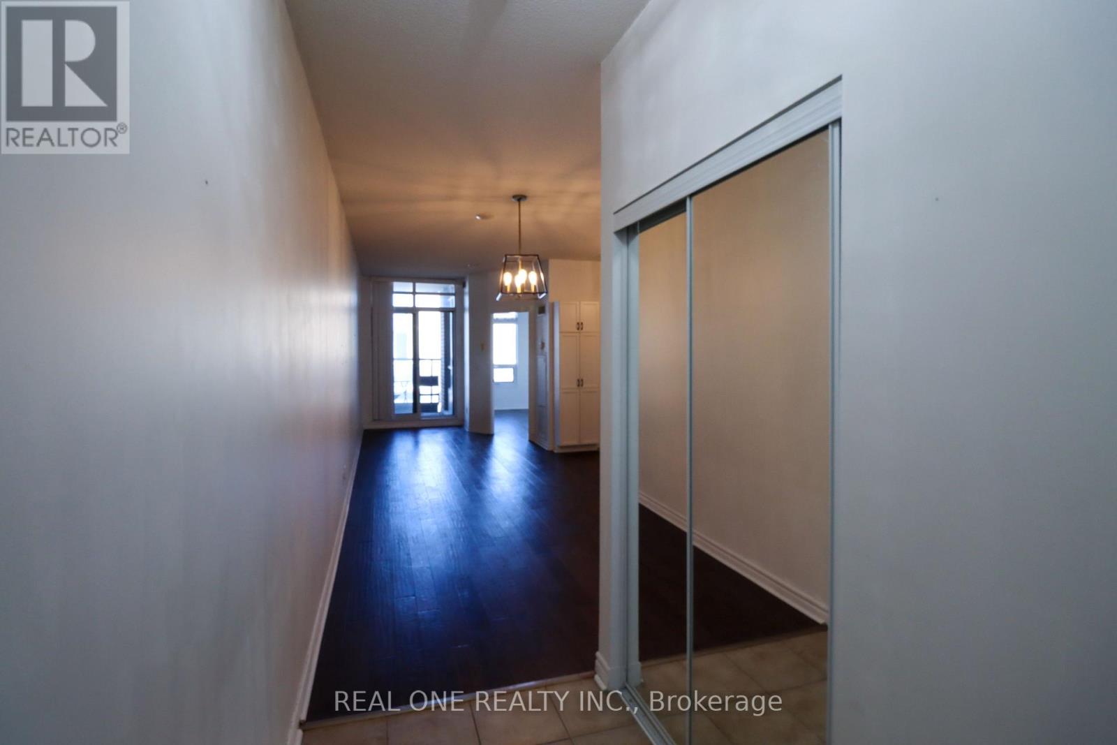 412 - 388 Prince Of Wales Drive, Mississauga (City Centre), Ontario  L5B 0A1 - Photo 7 - W12933770