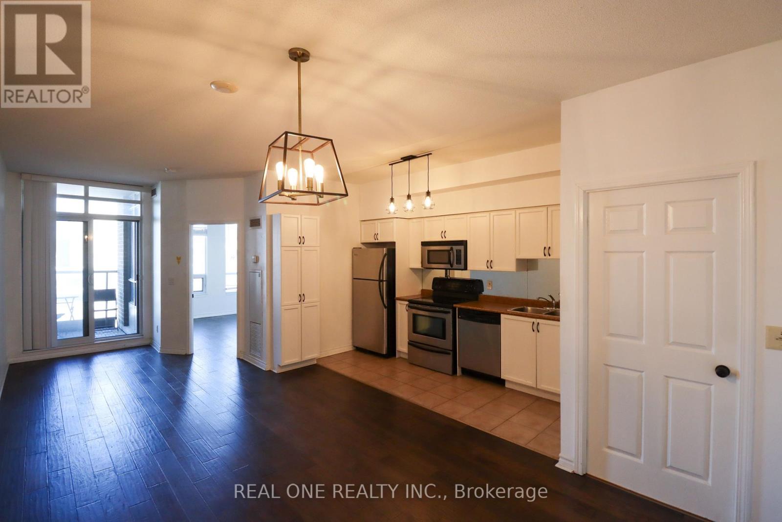 412 - 388 Prince Of Wales Drive, Mississauga (City Centre), Ontario  L5B 0A1 - Photo 8 - W12933770