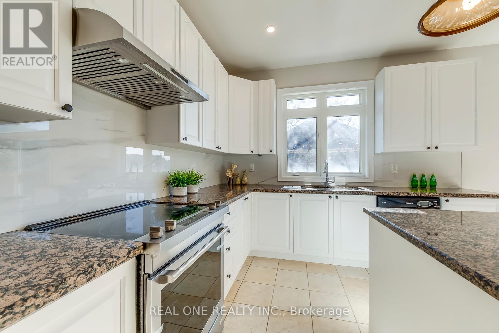 1426 Redwing Court, Oakville, Ontario  L6M 5E6 - Photo 17 - W12933832