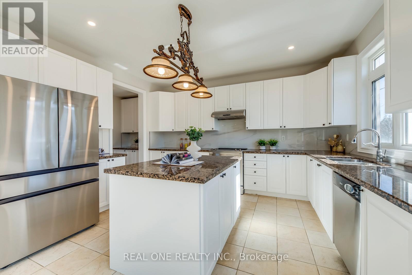 1426 Redwing Court, Oakville, Ontario  L6M 5E6 - Photo 18 - W12933832