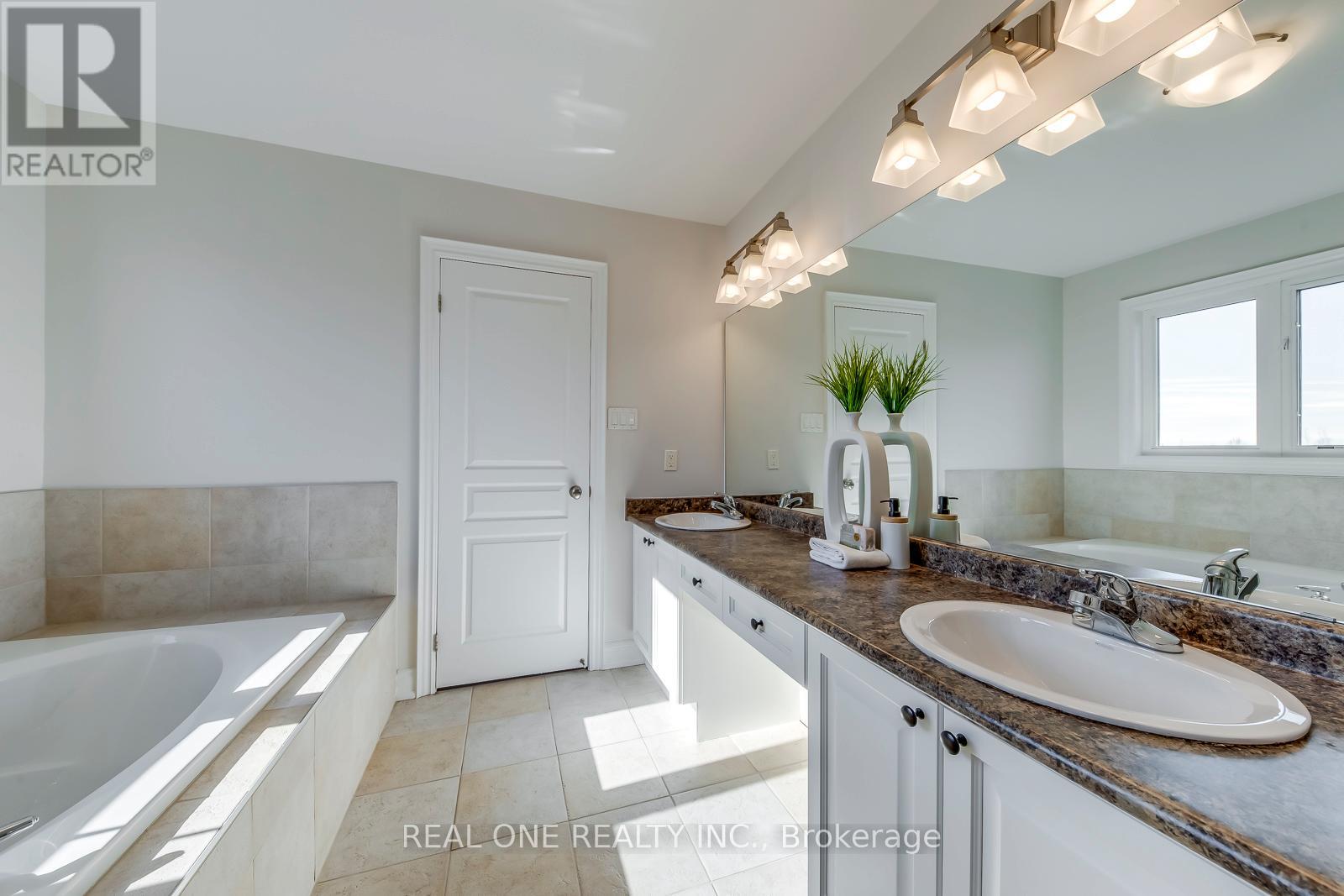 1426 Redwing Court, Oakville, Ontario  L6M 5E6 - Photo 33 - W12933832