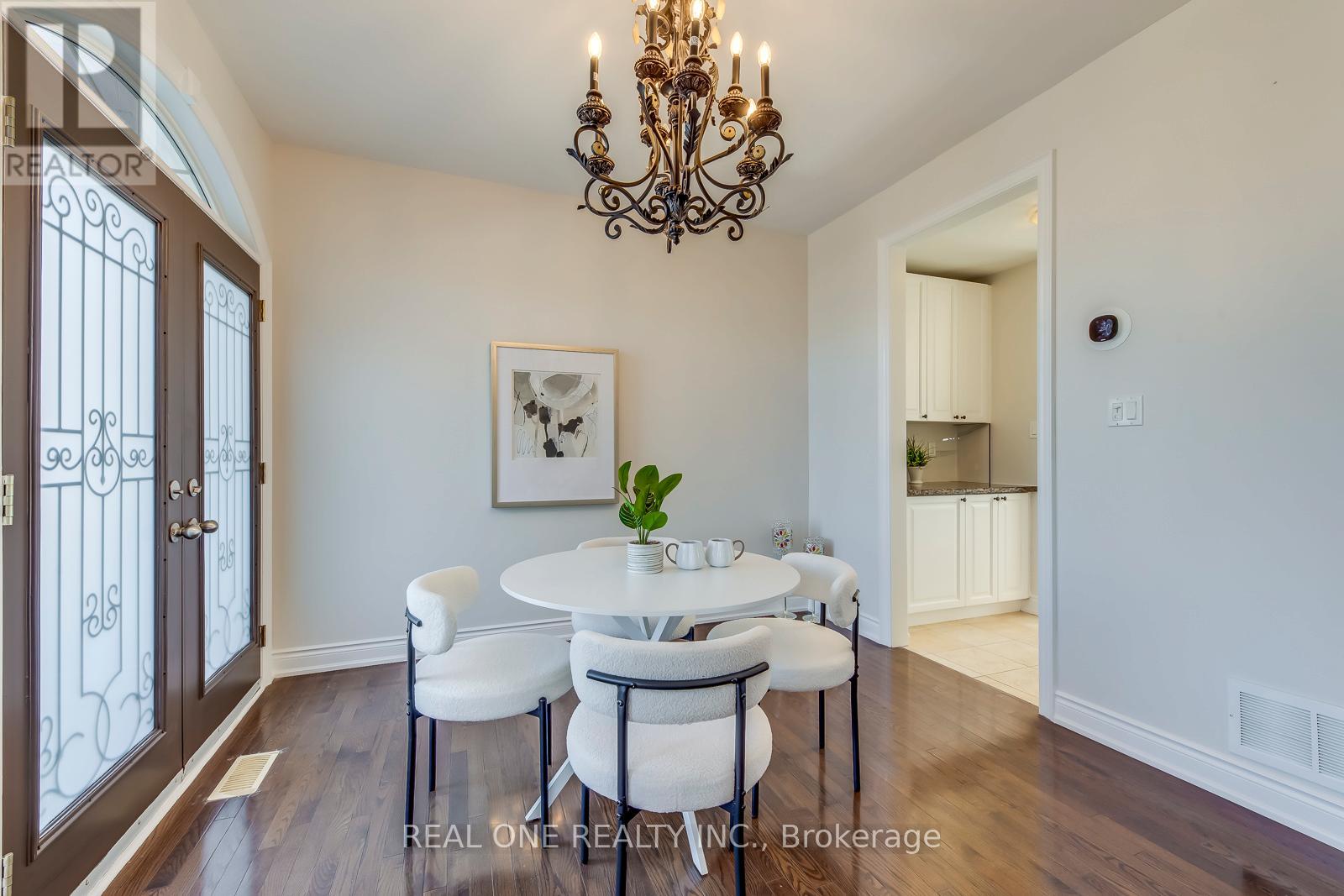 1426 Redwing Court, Oakville, Ontario  L6M 5E6 - Photo 7 - W12933832