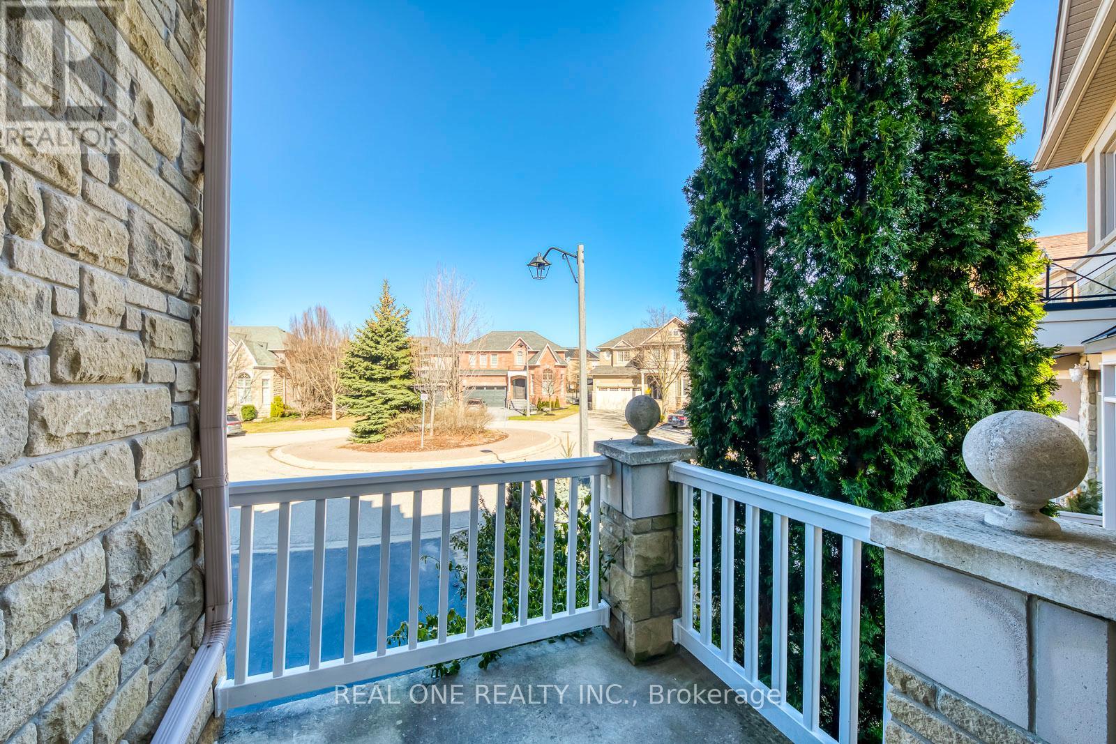 1426 Redwing Court, Oakville, Ontario  L6M 5E6 - Photo 9 - W12933832