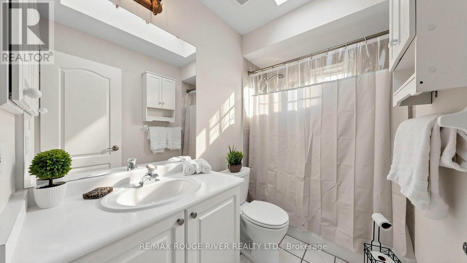 186 Brandon Avenue, Toronto, Ontario  M6H 4H2 - Photo 19 - W12933834