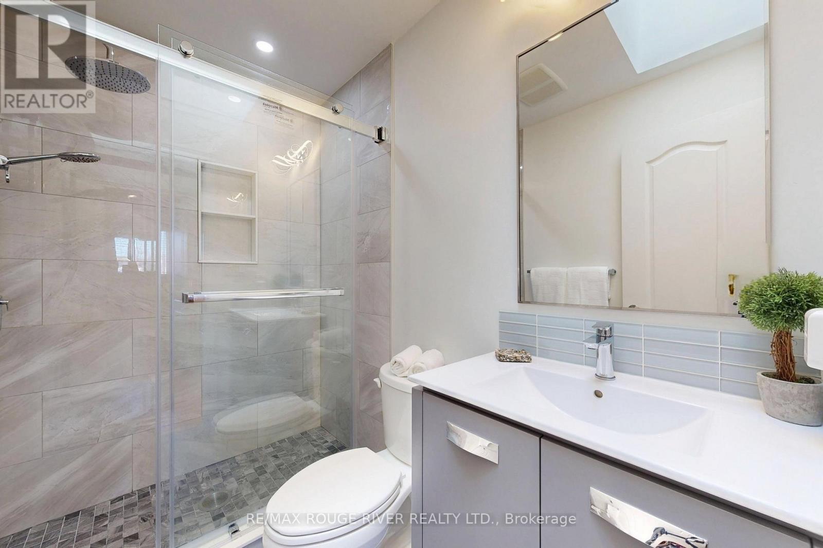 186 Brandon Avenue, Toronto, Ontario  M6H 4H2 - Photo 24 - W12933834