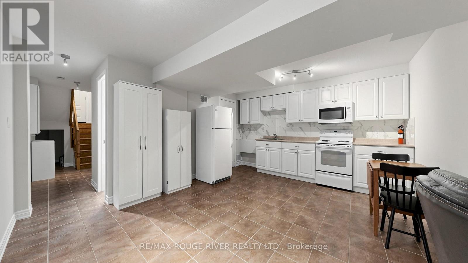 186 Brandon Avenue, Toronto, Ontario  M6H 4H2 - Photo 29 - W12933834