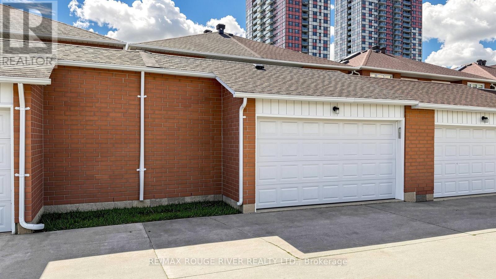 186 Brandon Avenue, Toronto, Ontario  M6H 4H2 - Photo 32 - W12933834