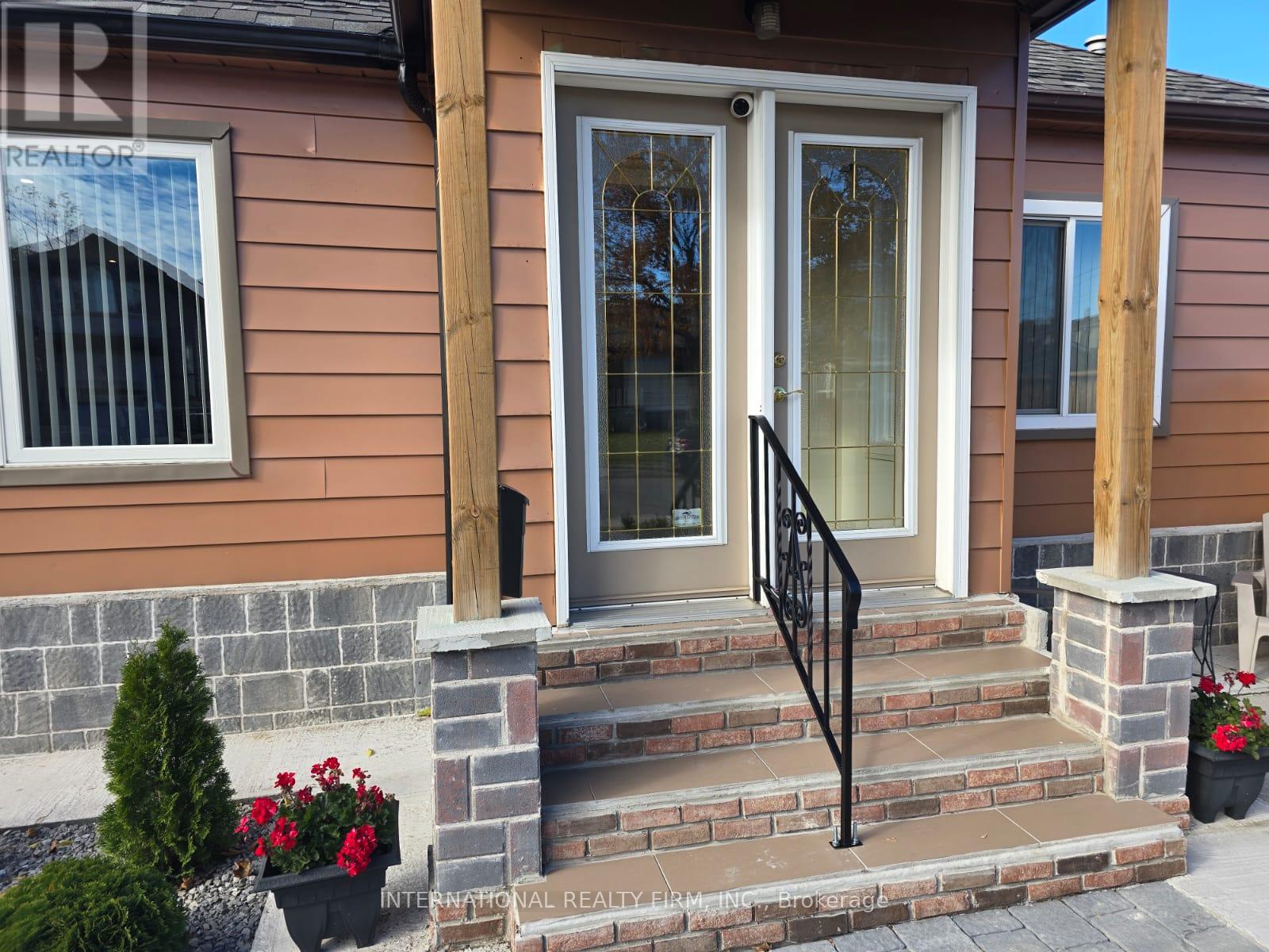 731 Knox Avenue, Hamilton, Ontario L8H 6K7 - Photo 5 - X12933764