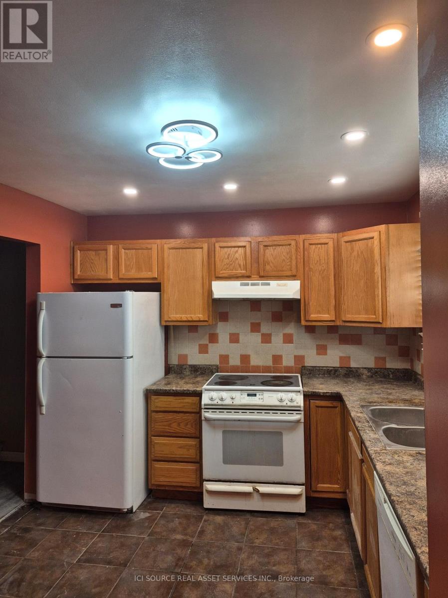 17 - 5523 Coronation Avenue, Windsor, Ontario  N8T 1B2 - Photo 2 - X12933836