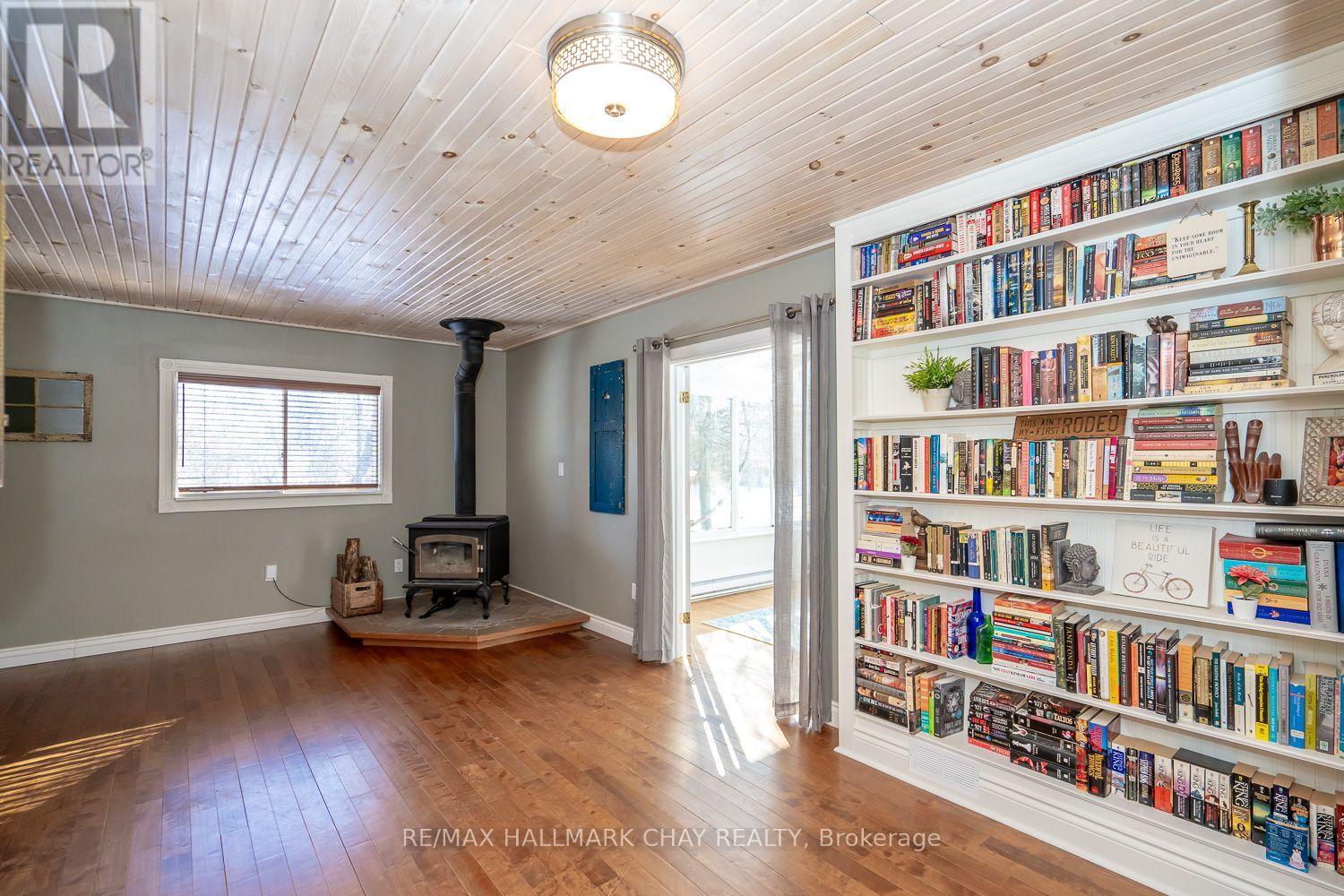 16 Maes Crescent, Mulmur, Ontario  L0N 1M0 - Photo 10 - X12933870