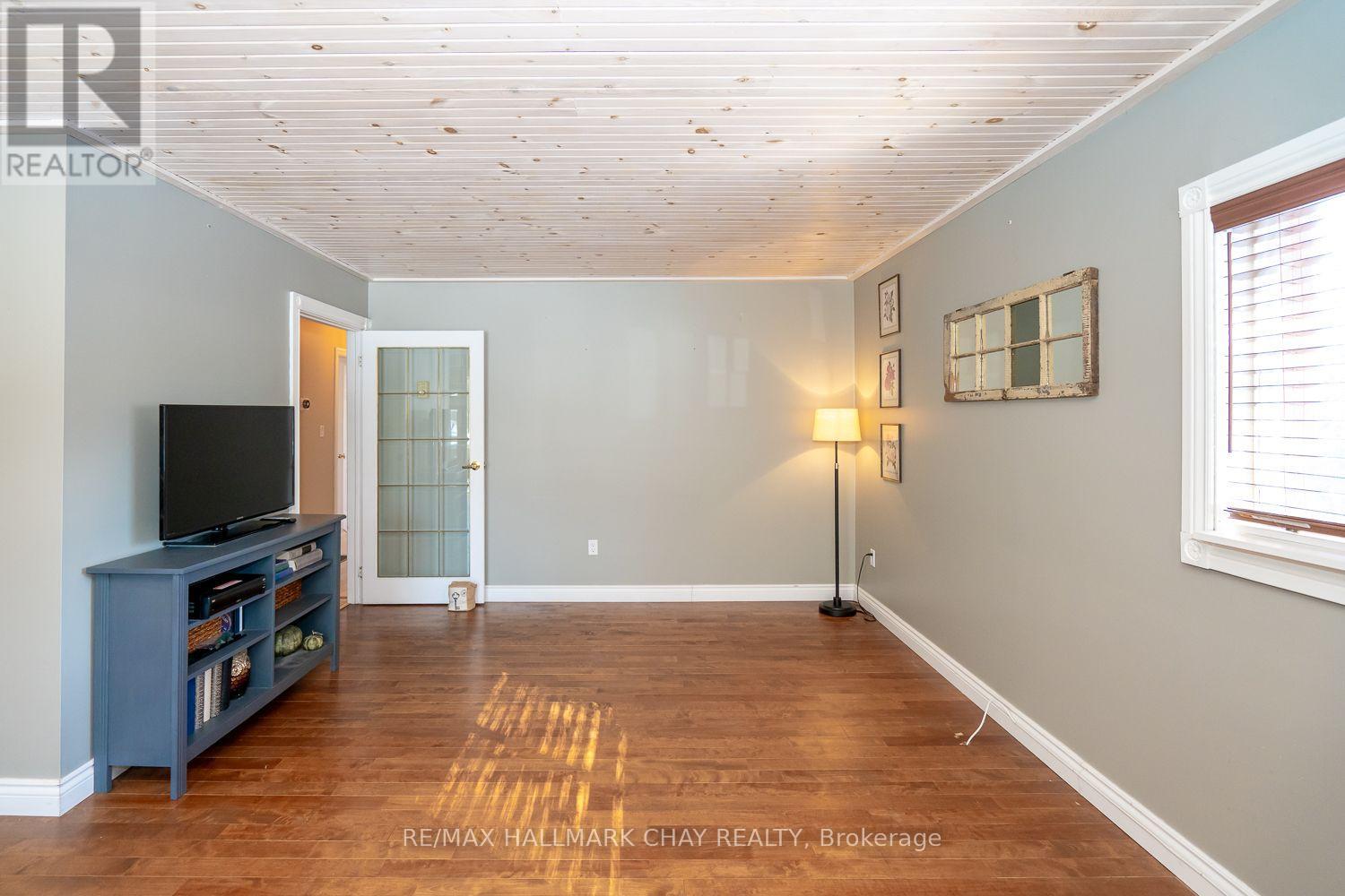 16 Maes Crescent, Mulmur, Ontario  L0N 1M0 - Photo 11 - X12933870