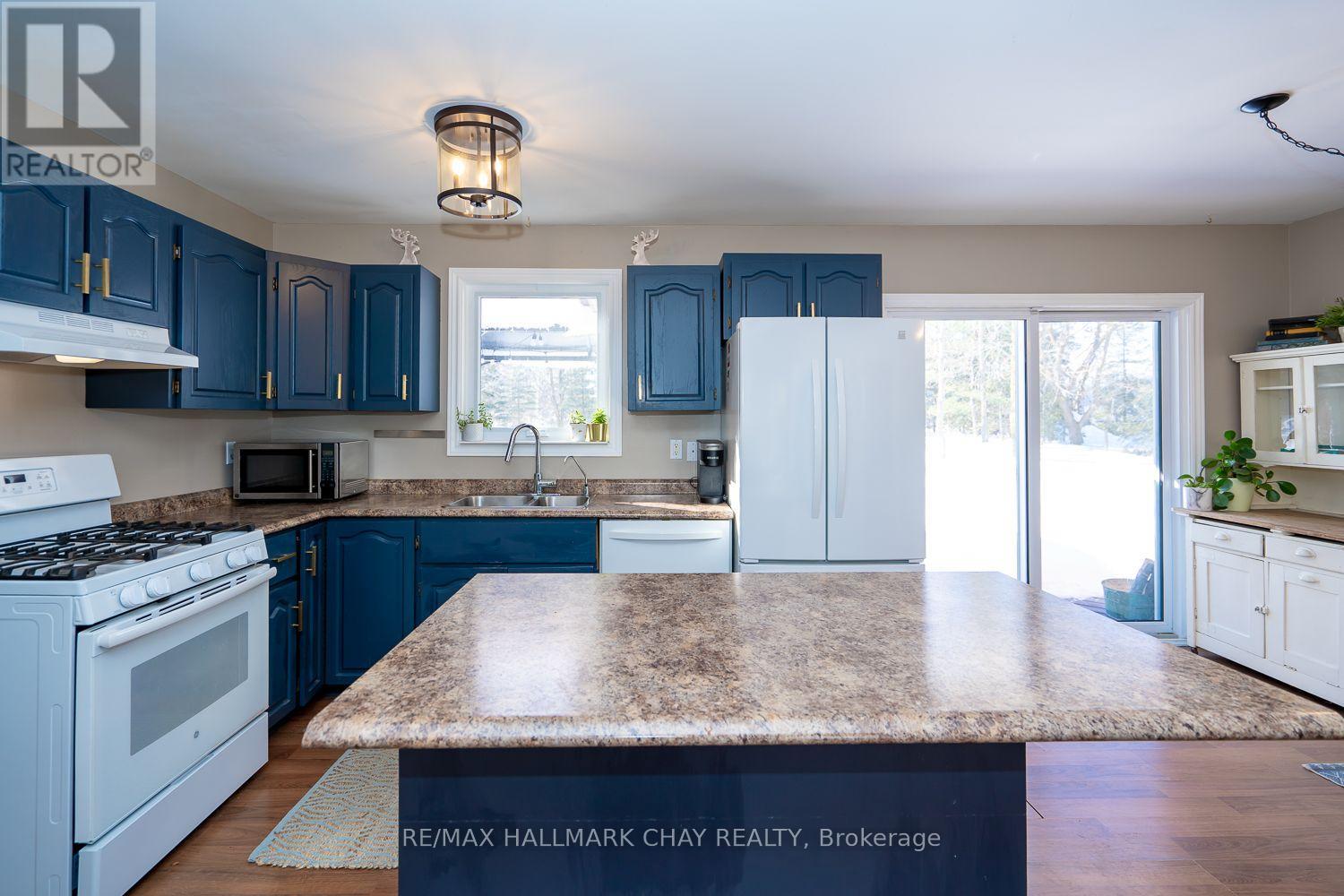 16 Maes Crescent, Mulmur, Ontario  L0N 1M0 - Photo 3 - X12933870