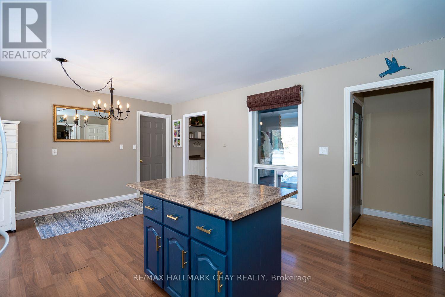 16 Maes Crescent, Mulmur, Ontario  L0N 1M0 - Photo 8 - X12933870