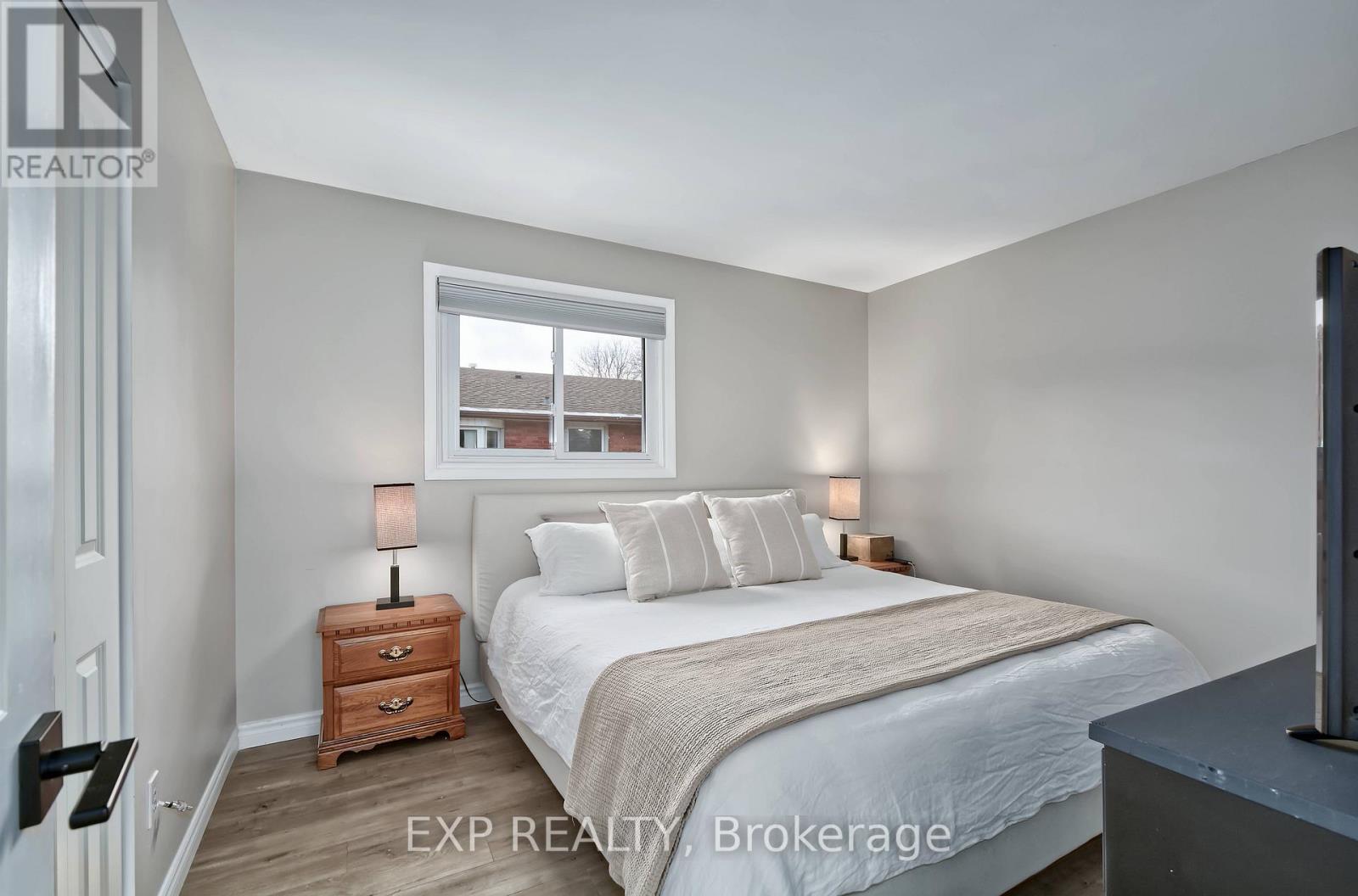 8 Metcalfe Crescent, London South, Ontario  N6E 1H9 - Photo 14 - X12933878