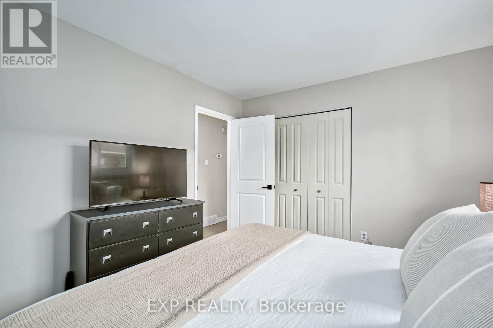 8 Metcalfe Crescent, London South, Ontario  N6E 1H9 - Photo 15 - X12933878