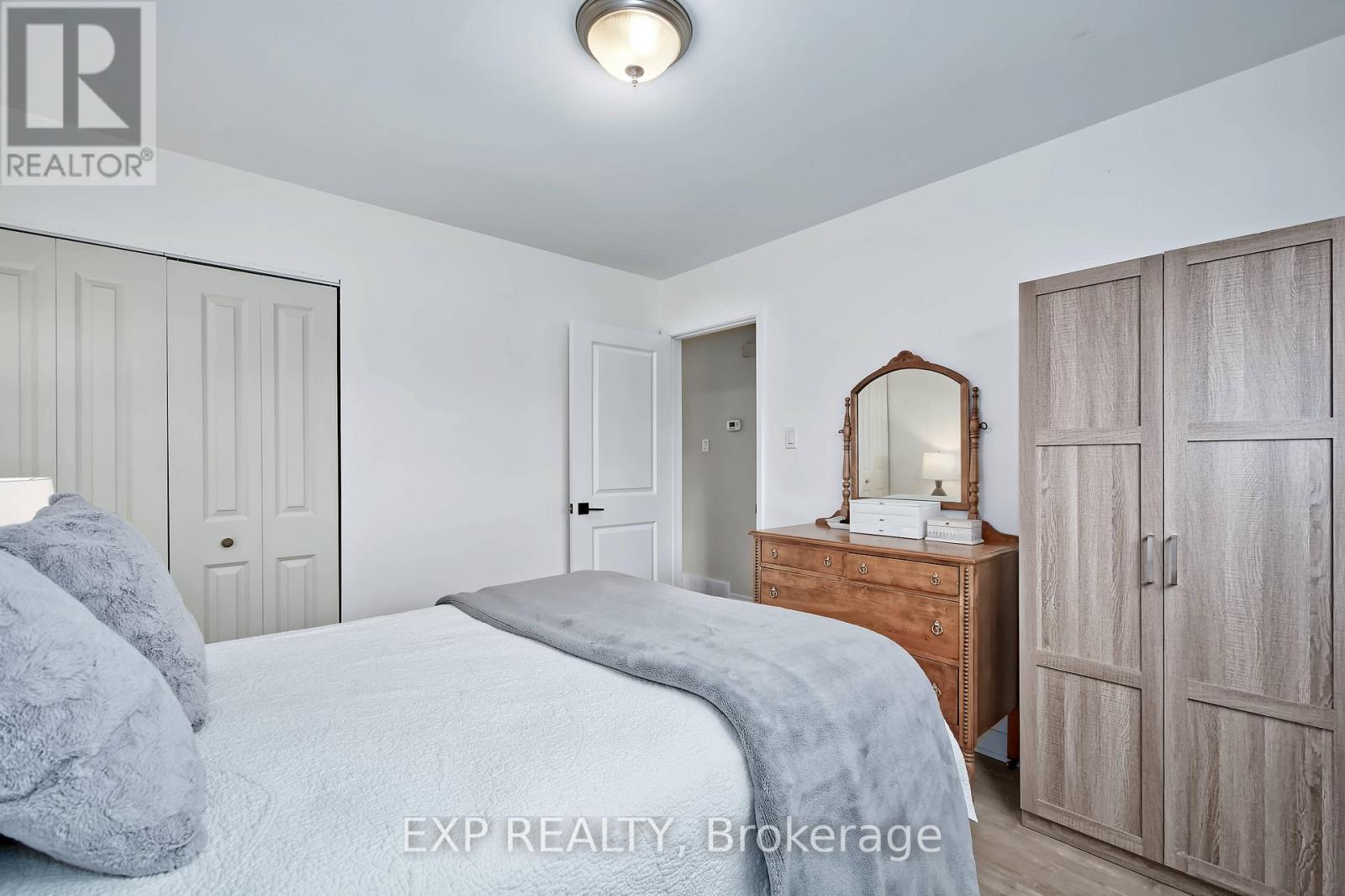 8 Metcalfe Crescent, London South, Ontario  N6E 1H9 - Photo 17 - X12933878