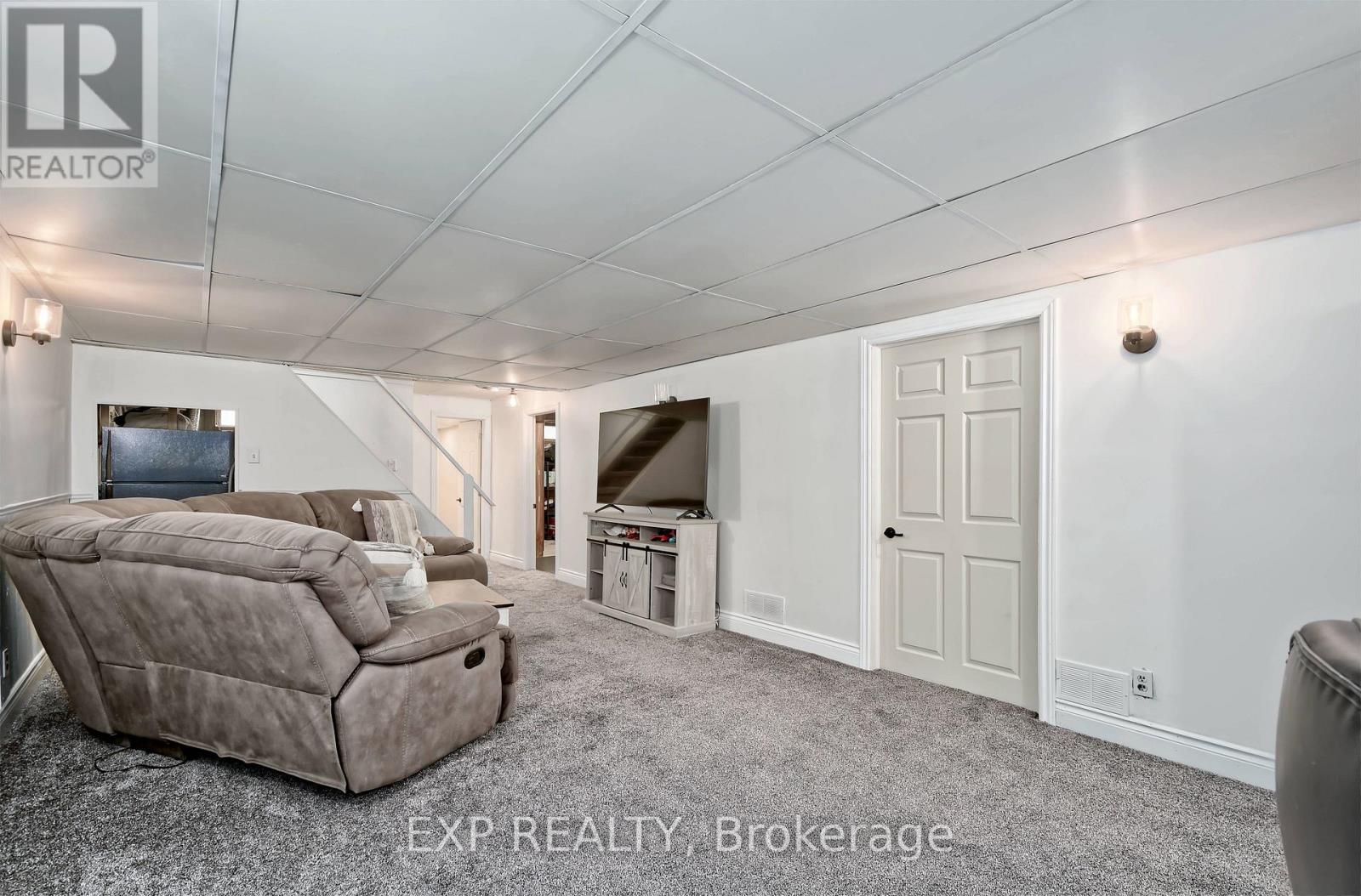 8 Metcalfe Crescent, London South, Ontario  N6E 1H9 - Photo 21 - X12933878