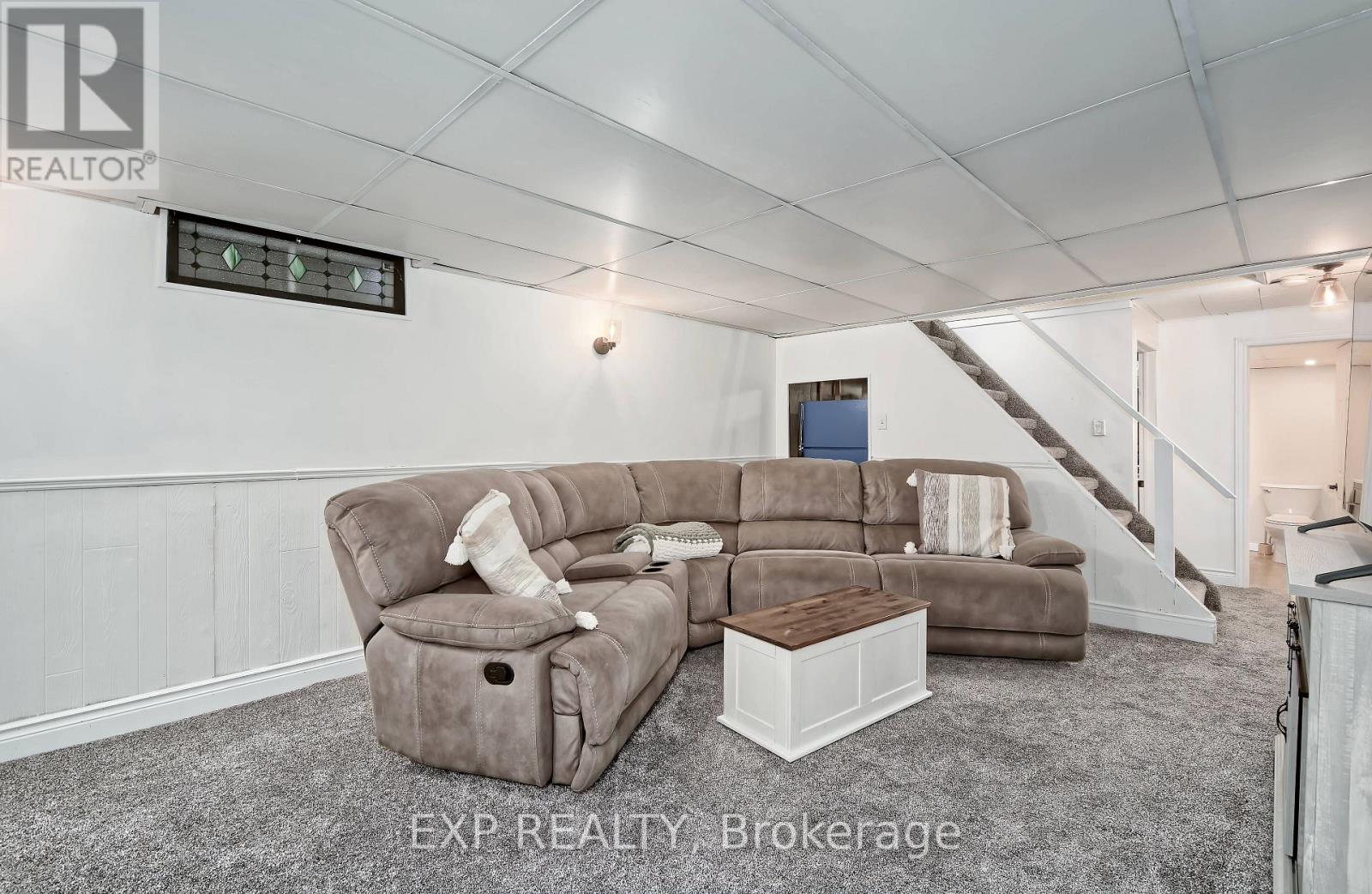 8 Metcalfe Crescent, London South, Ontario  N6E 1H9 - Photo 22 - X12933878