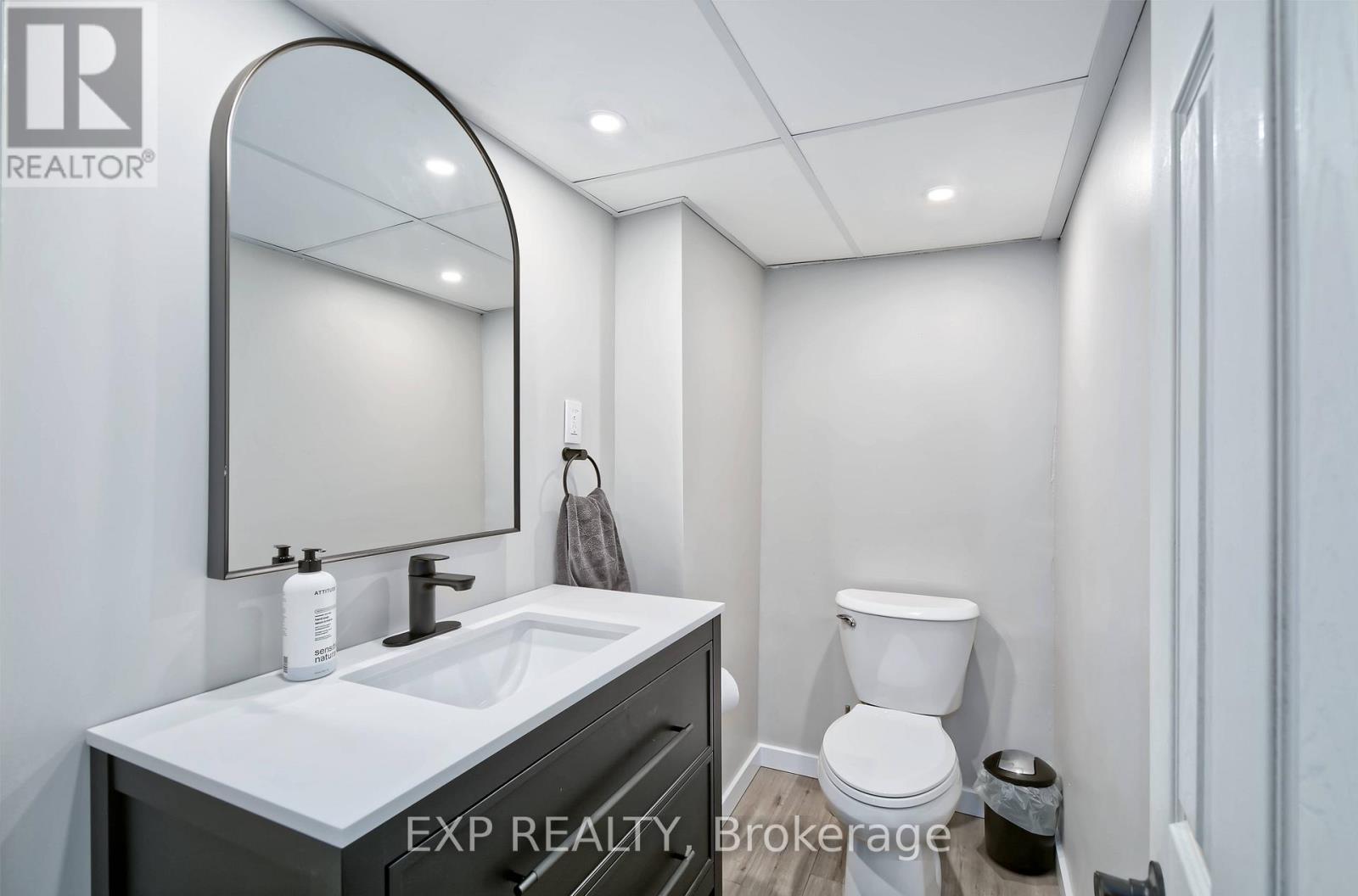 8 Metcalfe Crescent, London South, Ontario  N6E 1H9 - Photo 23 - X12933878