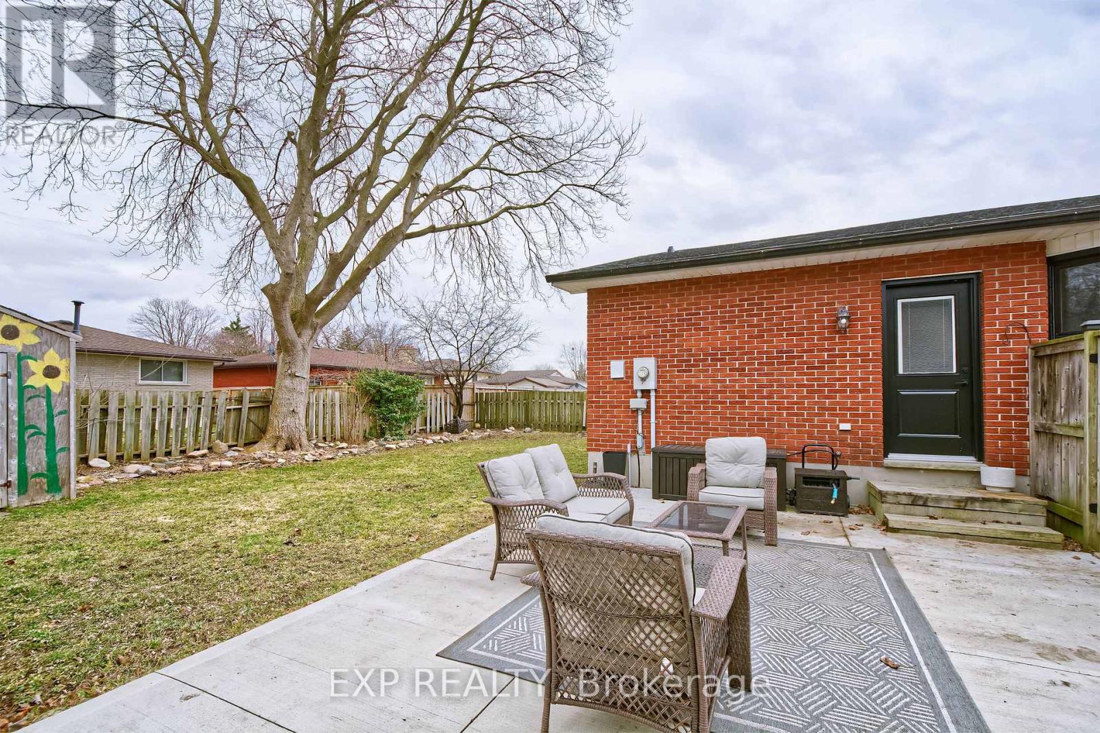 8 Metcalfe Crescent, London South, Ontario  N6E 1H9 - Photo 28 - X12933878