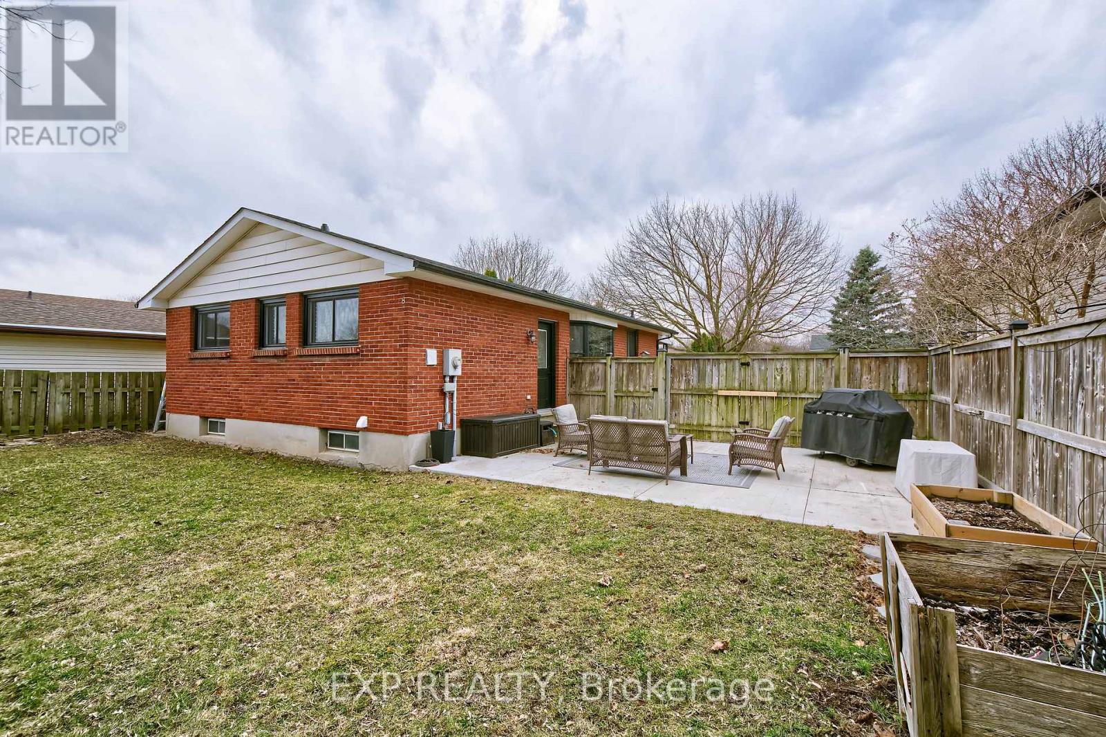 8 Metcalfe Crescent, London South, Ontario  N6E 1H9 - Photo 29 - X12933878
