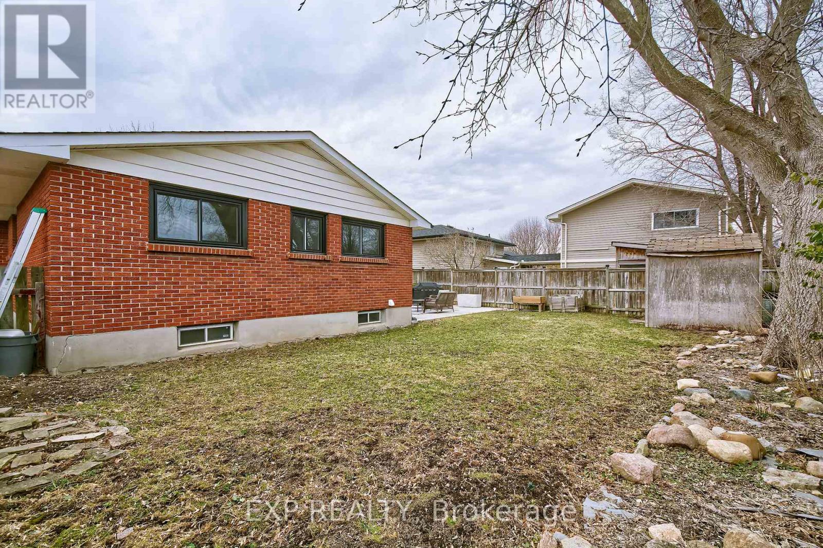 8 Metcalfe Crescent, London South, Ontario  N6E 1H9 - Photo 31 - X12933878