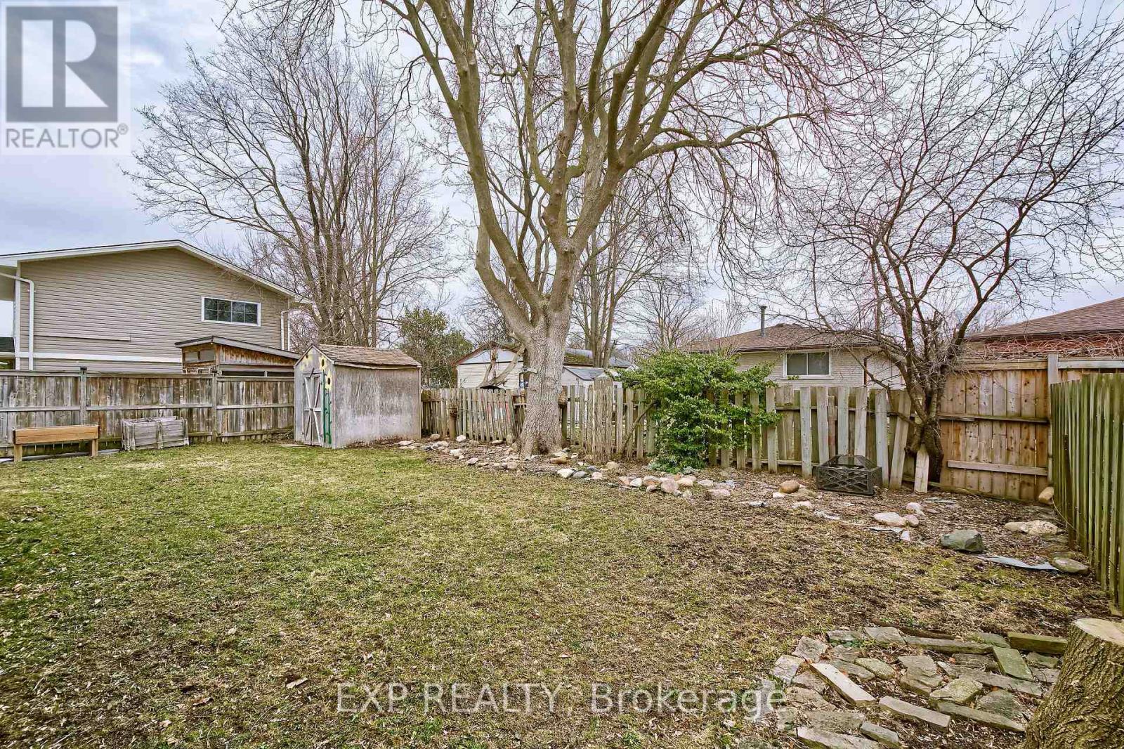 8 Metcalfe Crescent, London South, Ontario  N6E 1H9 - Photo 32 - X12933878