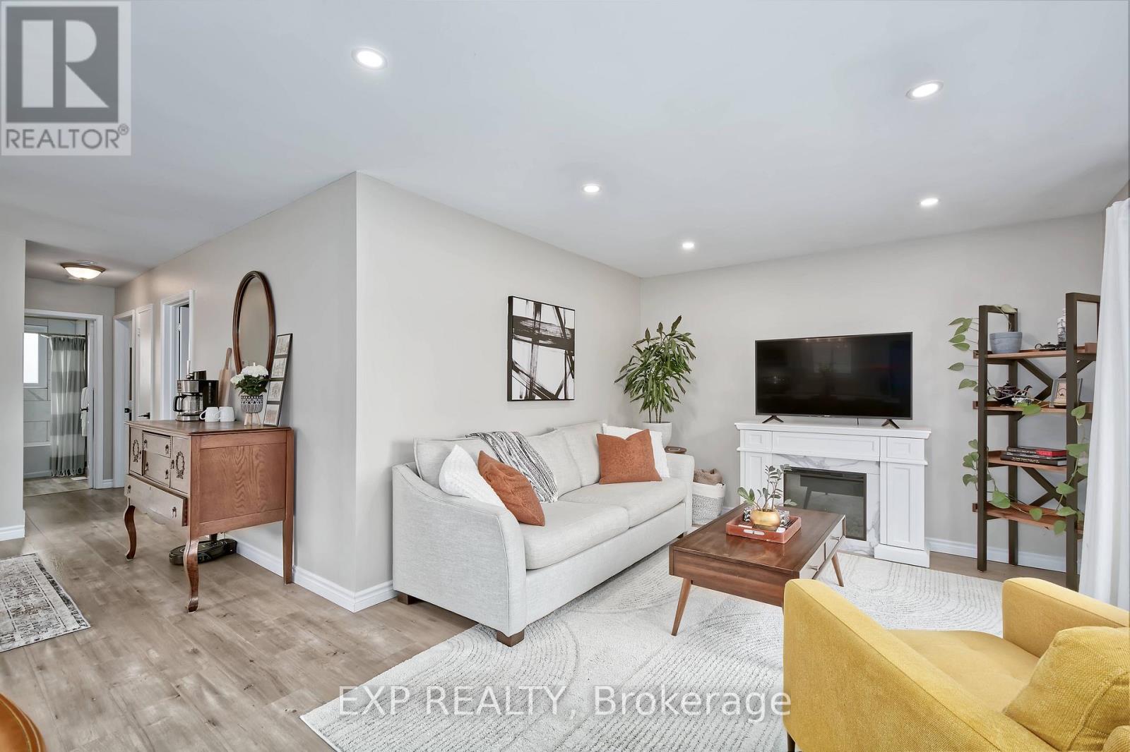 8 Metcalfe Crescent, London South, Ontario  N6E 1H9 - Photo 4 - X12933878