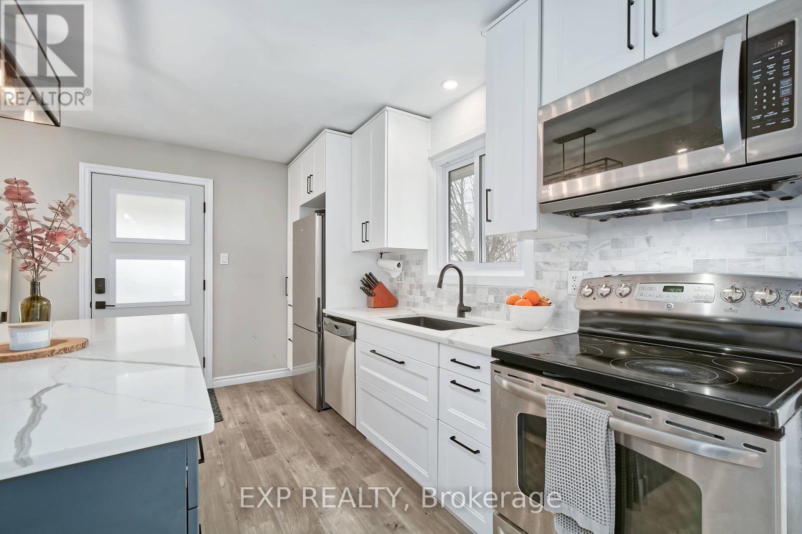 8 Metcalfe Crescent, London South, Ontario  N6E 1H9 - Photo 9 - X12933878