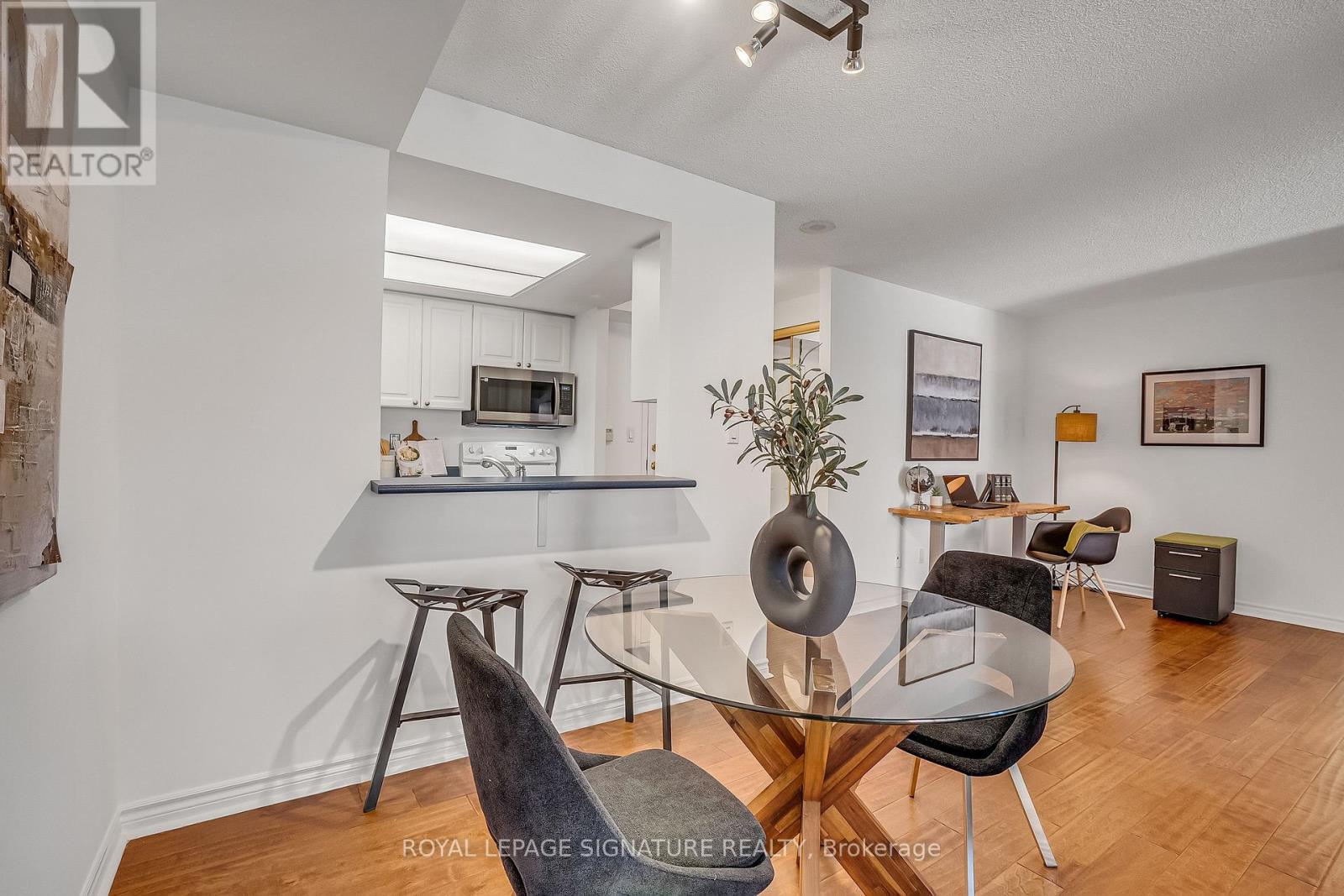 411 - 18 Concorde Place, Toronto, Ontario  M3C 3T9 - Photo 14 - C12933906