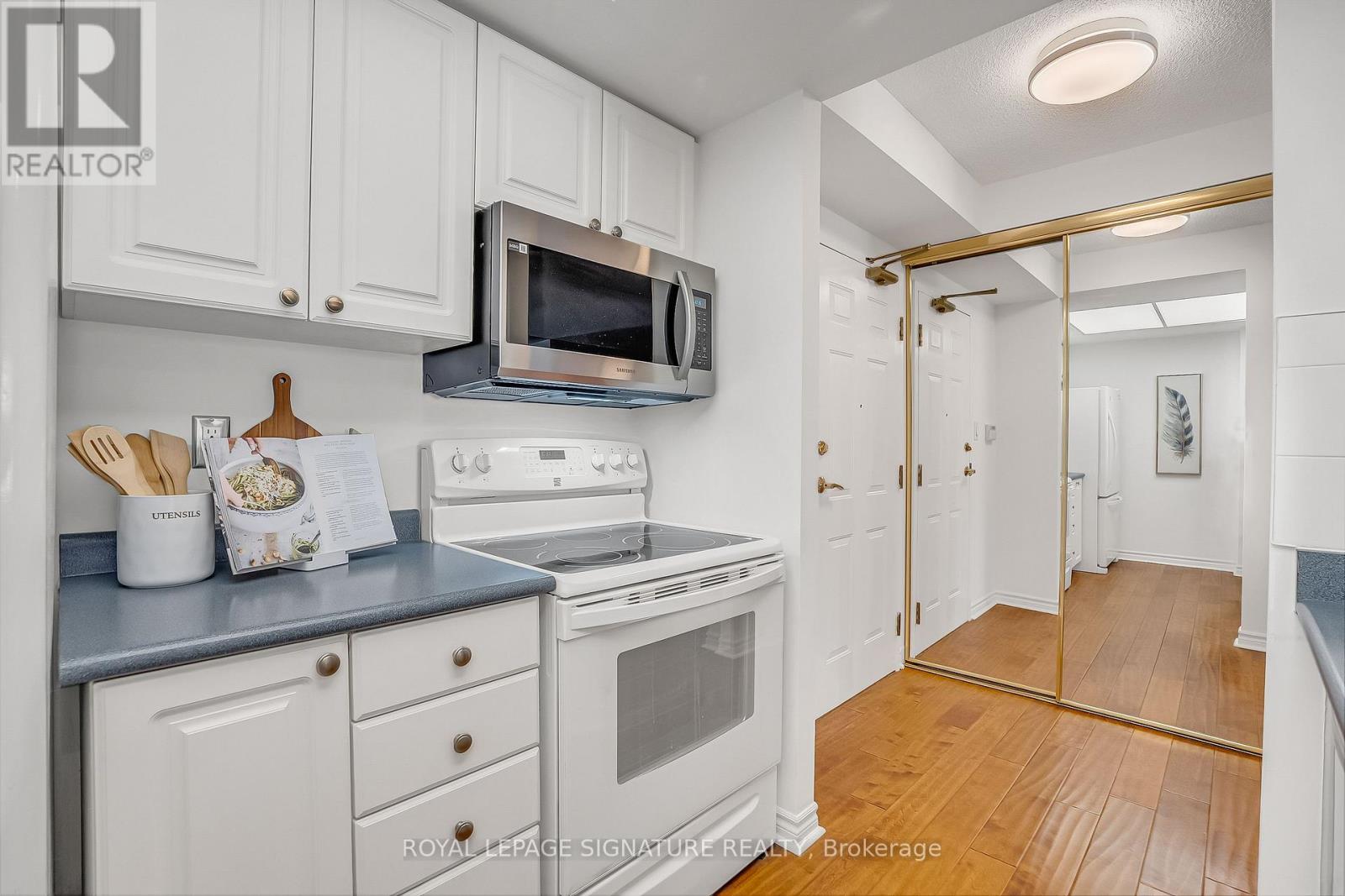 411 - 18 Concorde Place, Toronto, Ontario  M3C 3T9 - Photo 5 - C12933906