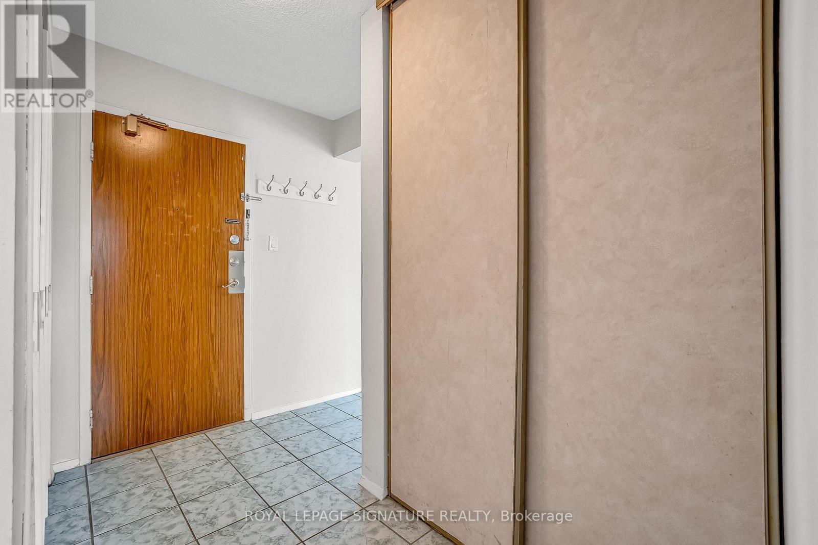 #405 - 1801 O'connor Drive, Toronto, Ontario  M4A 2P8 - Photo 4 - C12933912