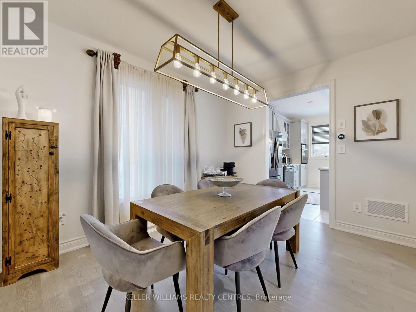 833 Langford Boulevard, Bradford West Gwillimbury, Ontario  L3L 0X6 - Photo 10 - N12933876